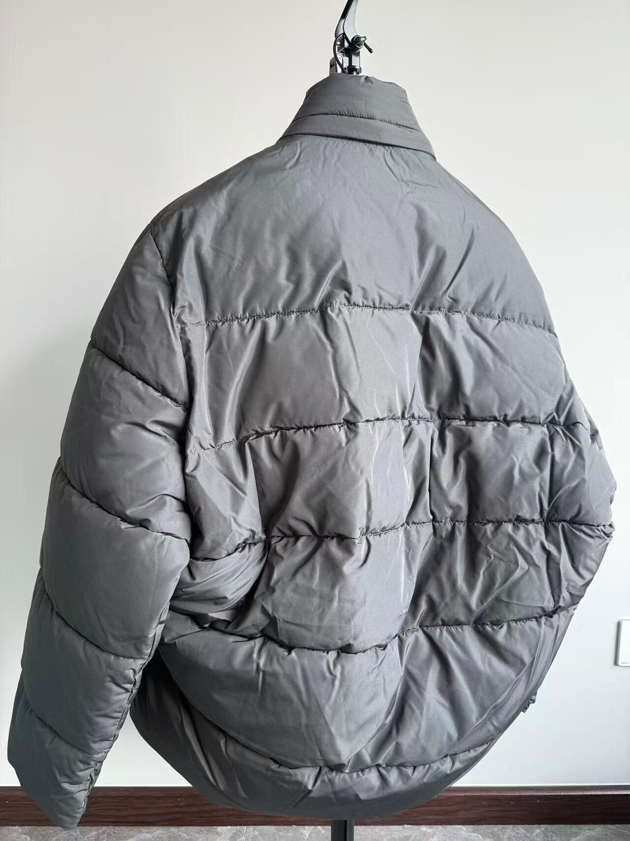 Balenciaga balenciaga gray oversized double logo puffer jacket Size US L / EU 52-54 / 3 - 2 Thumbnail