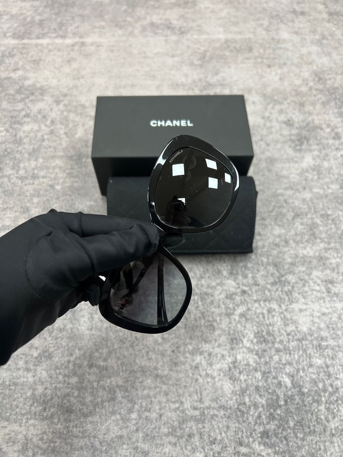 Chanel Chanel Pearl Sunglasses Size ONE SIZE - 2 Thumbnail