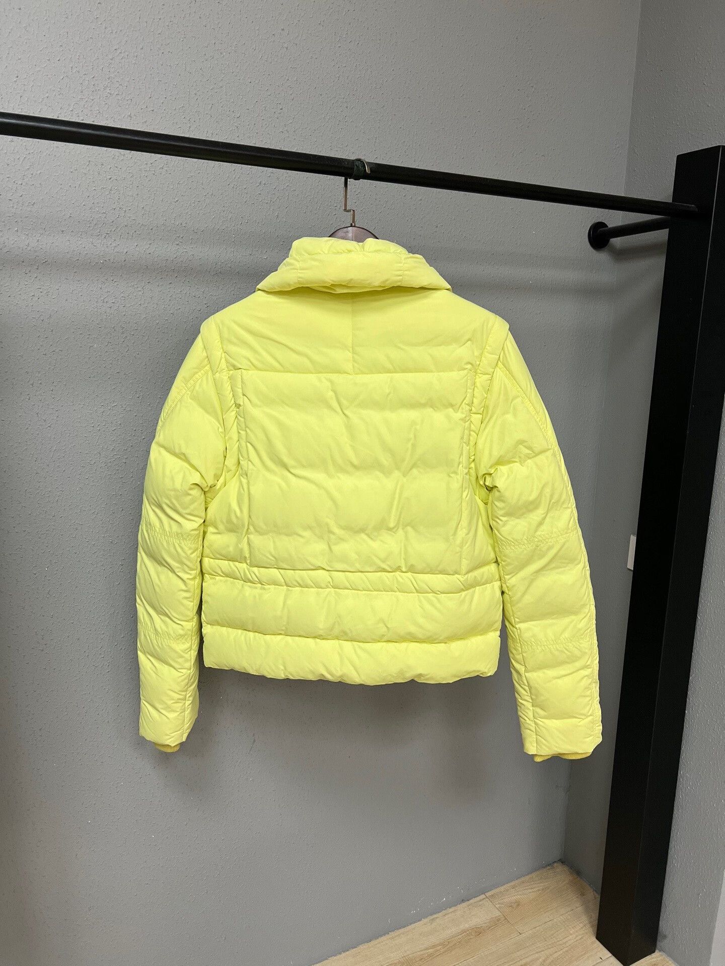 Louis Vuitton louis vuitton fluorescent yellow down jacket Size US L / EU 52-54 / 3 - 2 Thumbnail