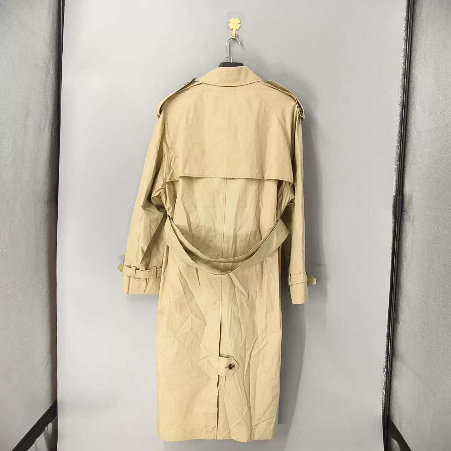 Burberry burberry beige double-breasted trench coat Size US L / EU 52-54 / 3 - 2 Thumbnail