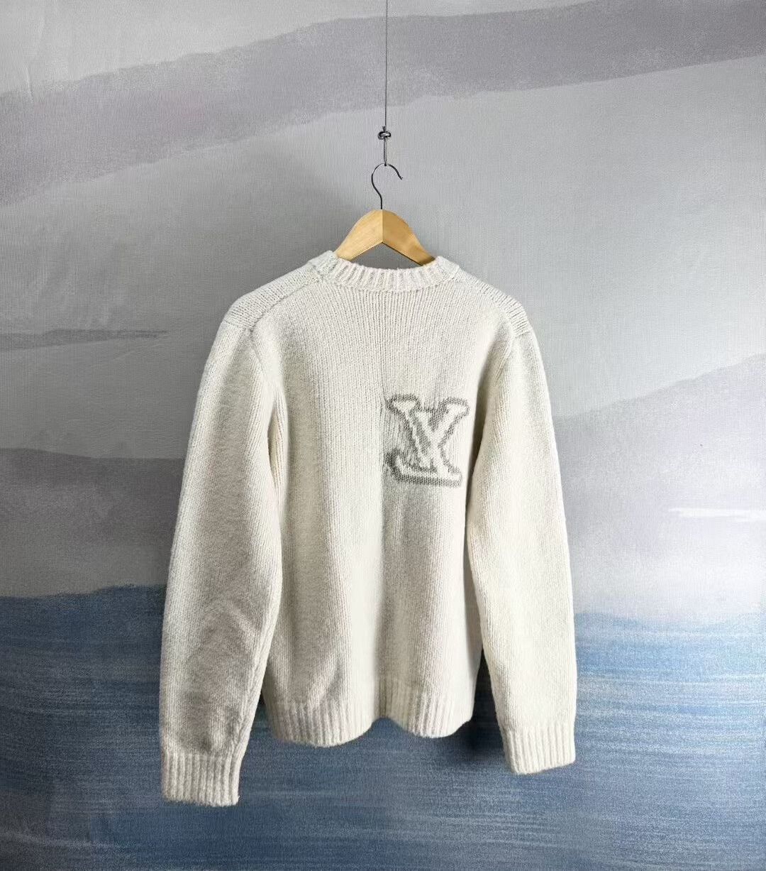 Louis Vuitton white teddy wool sweater by Louis Vuitton Size US L / EU 52-54 / 3 - 3 Thumbnail