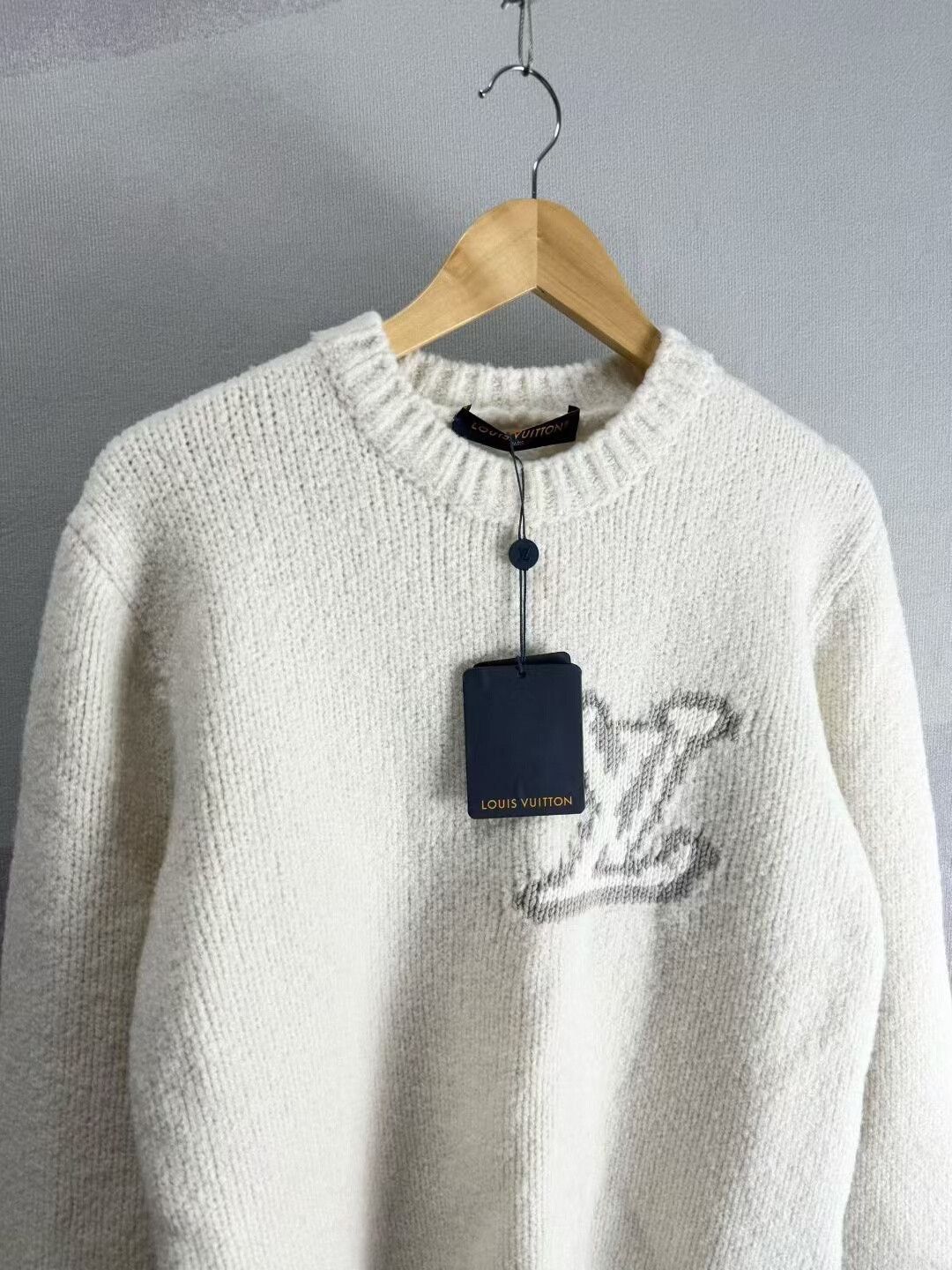 Louis Vuitton white teddy wool sweater by Louis Vuitton Size US L / EU 52-54 / 3 - 2 Thumbnail