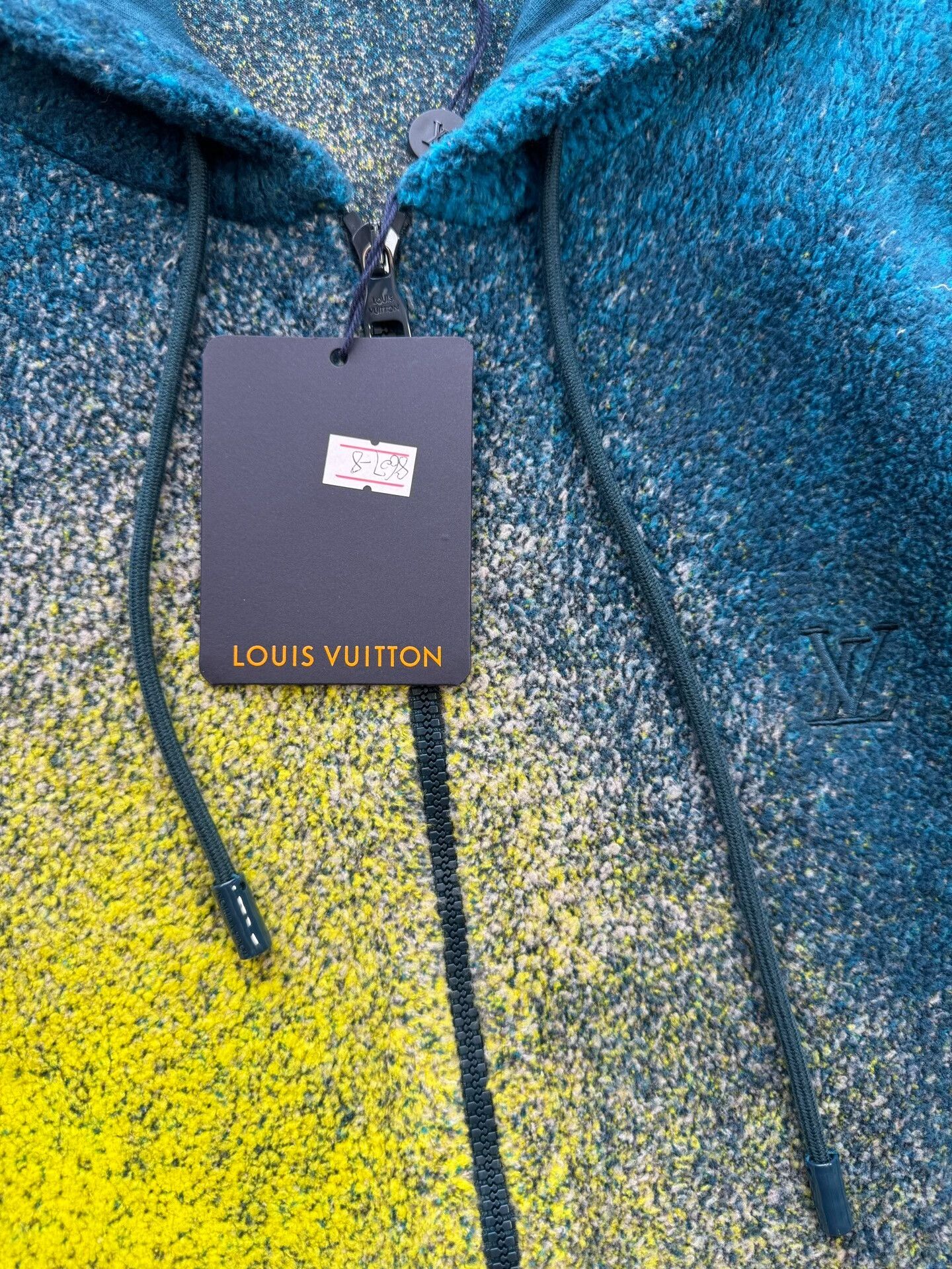 Louis Vuitton louis vuitton blue gradient fleece jacket Size US XL / EU 56 / 4 - 4 Thumbnail