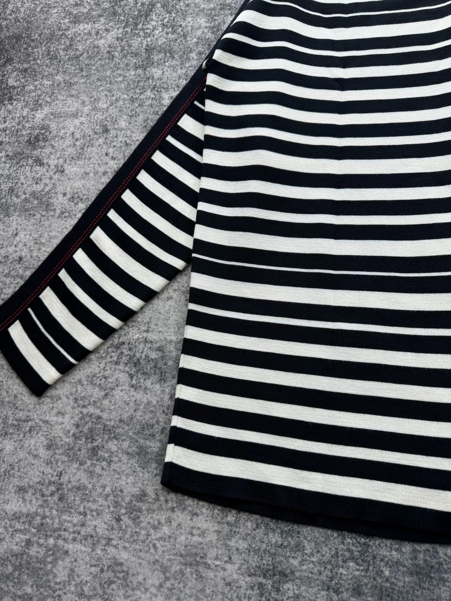 Loewe Loewe Striped Embroidered Logo Off-Shoulder Sweater Size M / US 6-8 / IT 42-44 - 4 Thumbnail