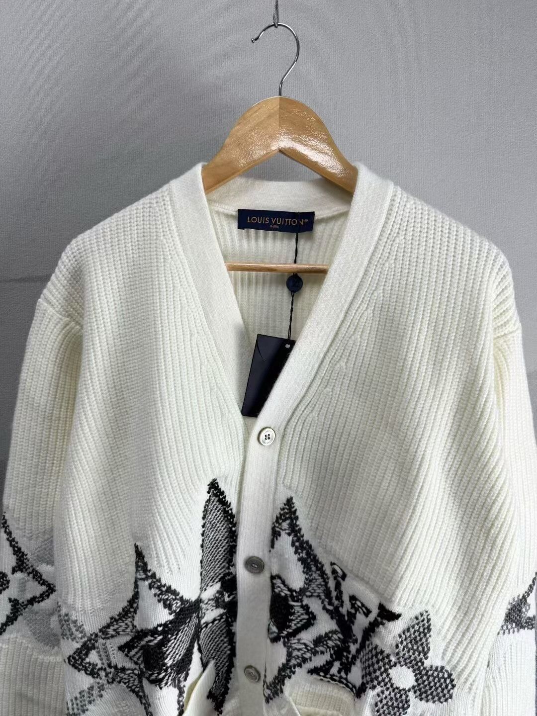 Louis Vuitton Louis Vuitton Floral Wool Cardigan Sweater Size L / US 10 / IT 46 - 3 Thumbnail