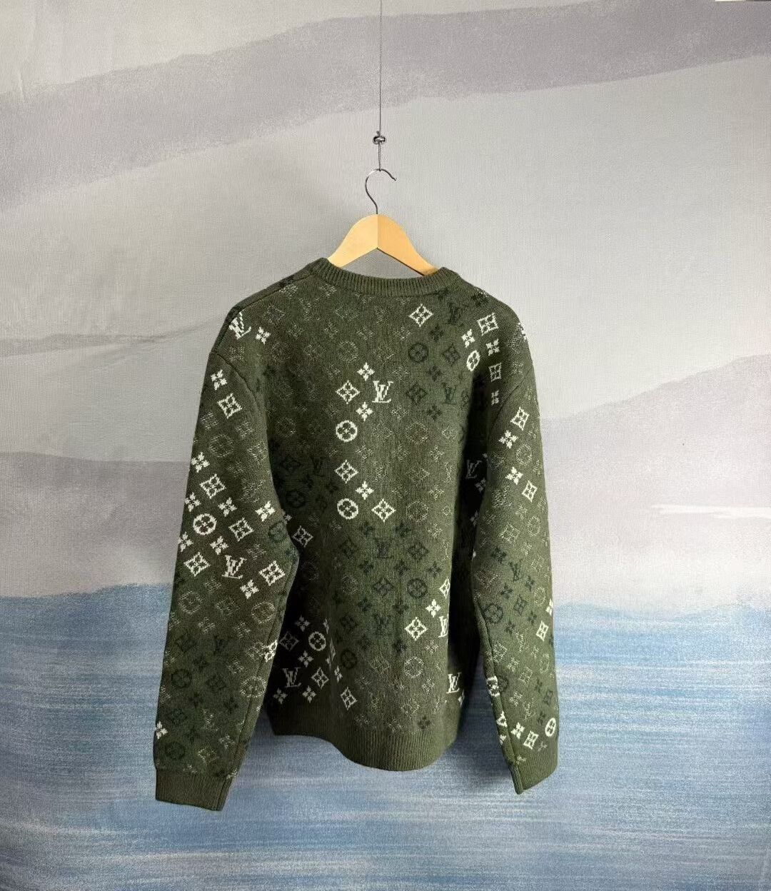 Louis Vuitton louis vuitton green gradient wool sweater Size US XXL / EU 58 / 5 - 2 Thumbnail