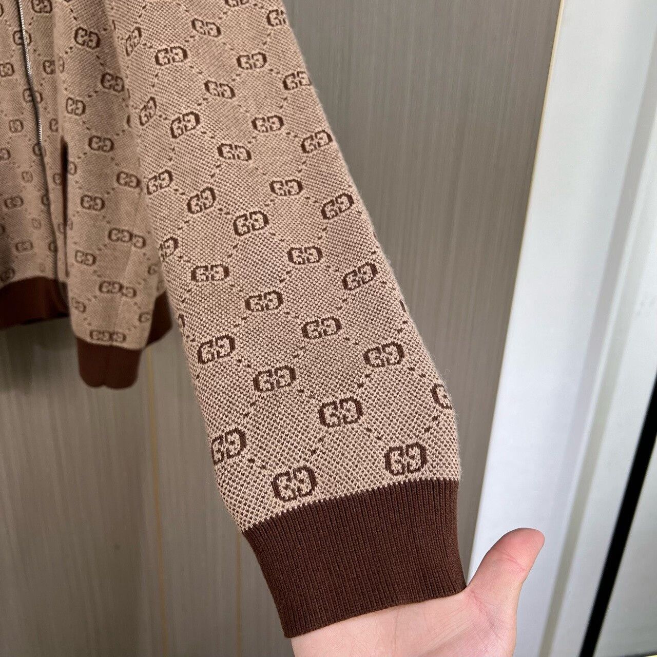 Gucci gucci knitted zip-up jacket with logo pattern Size US S / EU 44-46 / 1 - 5 Thumbnail