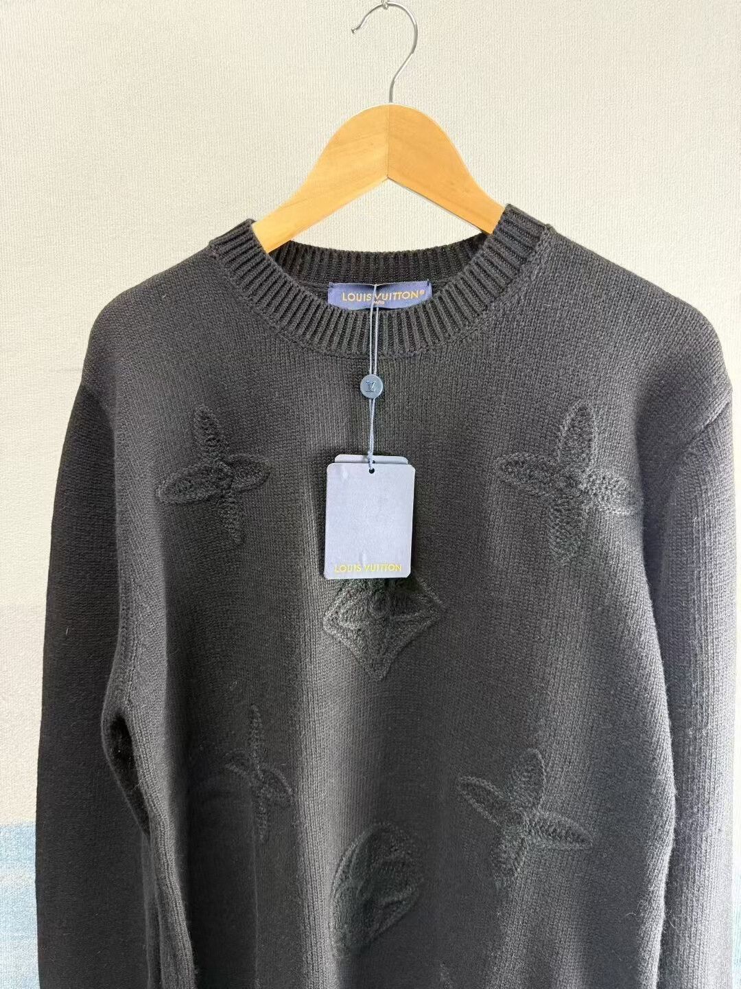 Louis Vuitton louis vuitton black embroidered sweater xl Size US XL / EU 56 / 4 - 2 Thumbnail