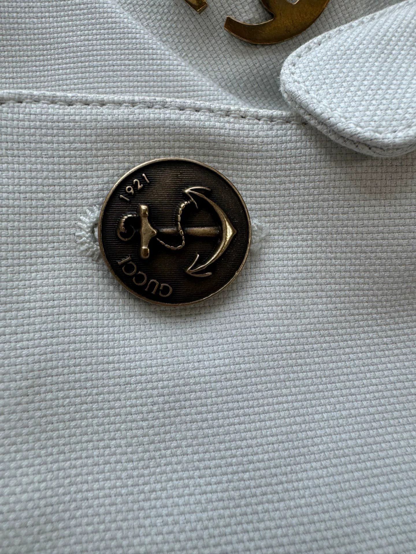 Gucci gucci white coat with metal logo collar Size US L / EU 52-54 / 3 - 4 Thumbnail