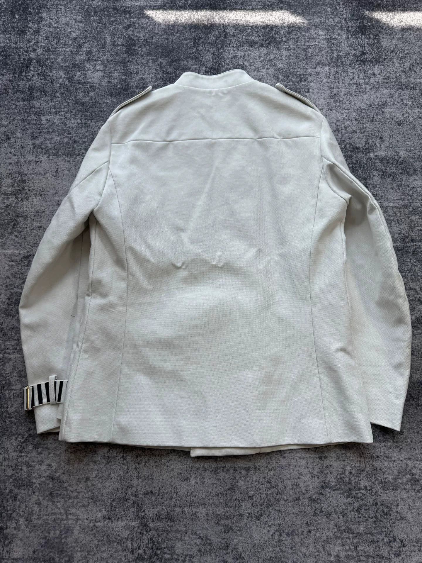 Gucci gucci white coat with metal logo collar Size US L / EU 52-54 / 3 - 2 Thumbnail