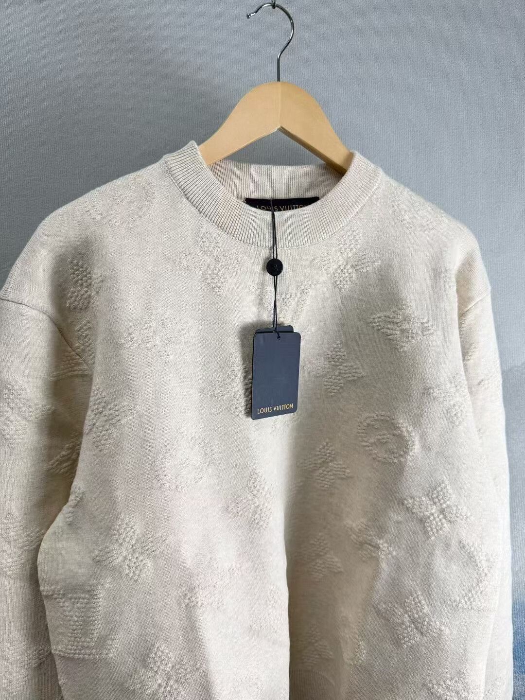 Louis Vuitton louis vuitton beige knit sweater with floral pattern Size US M / EU 48-50 / 2 - 3 Thumbnail