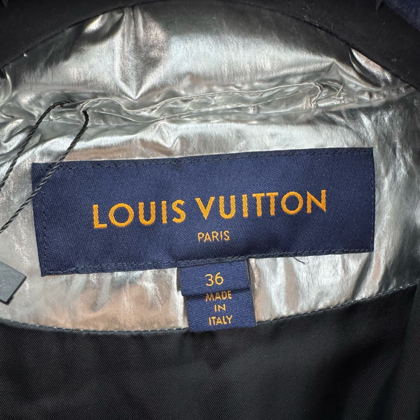 Louis Vuitton louis vuitton silver shiny puffer jacket Size S / US 4 / IT 40 - 8 Thumbnail
