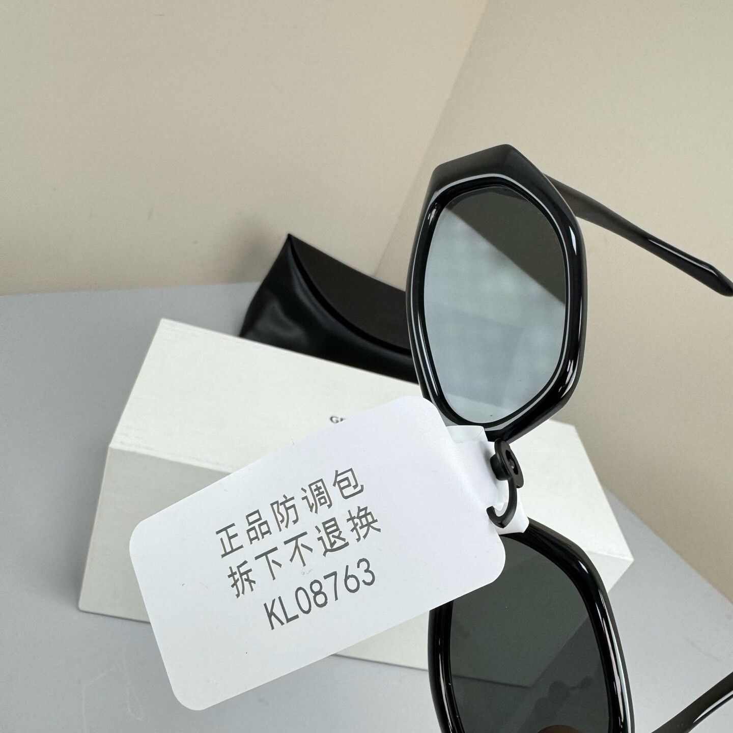 Gentle Monster gentle monster black gold sunglasses Size ONE SIZE - 8 Thumbnail