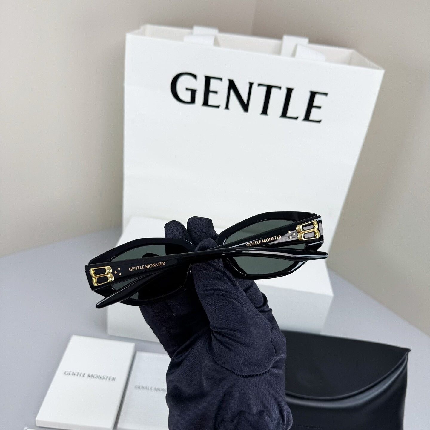 Gentle Monster gentle monster black gold sunglasses Size ONE SIZE - 3 Thumbnail