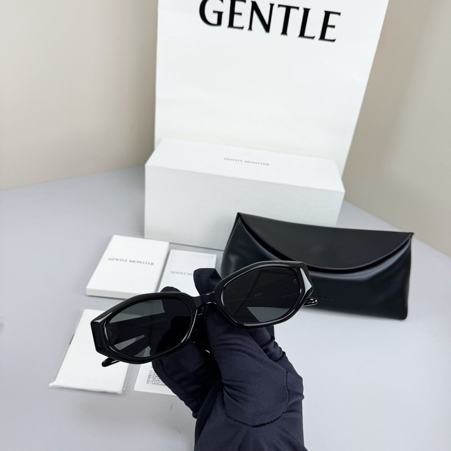 Gentle Monster gentle monster black gold sunglasses Size ONE SIZE - 2 Thumbnail