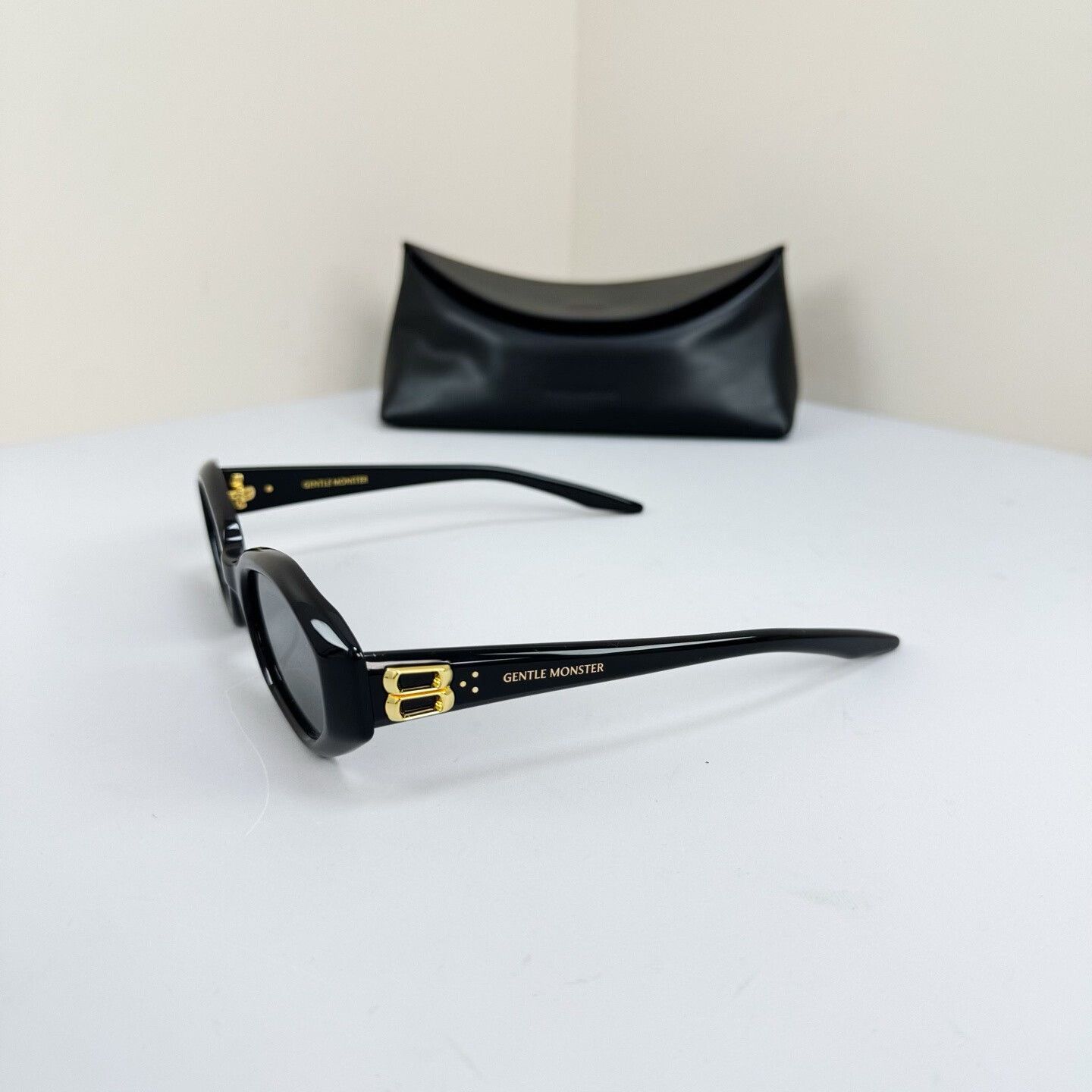 Gentle Monster gentle monster black gold sunglasses Size ONE SIZE - 5 Thumbnail