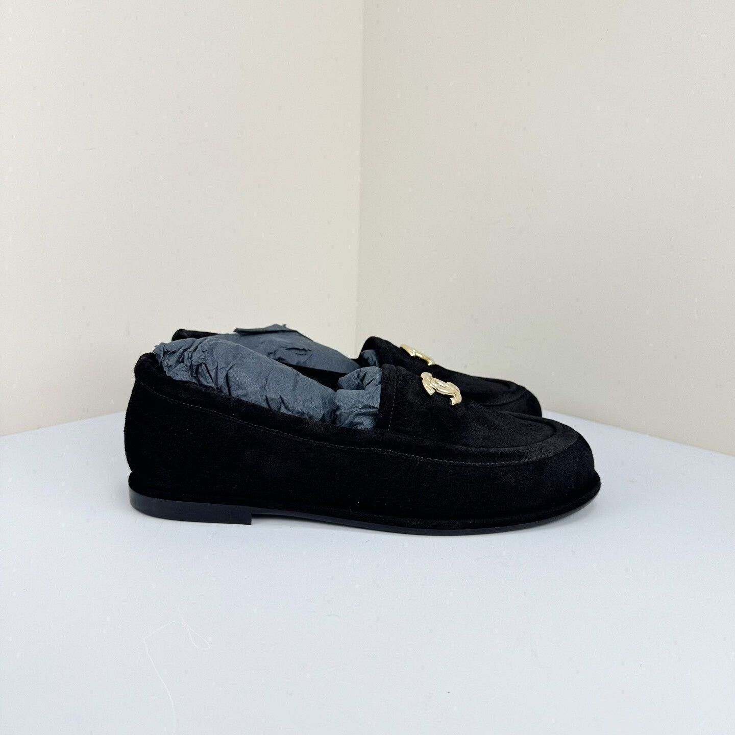 Chanel Chanel Black Gold Suede Loafers Size 38 Size US 7.5 / IT 37.5 - 4 Thumbnail