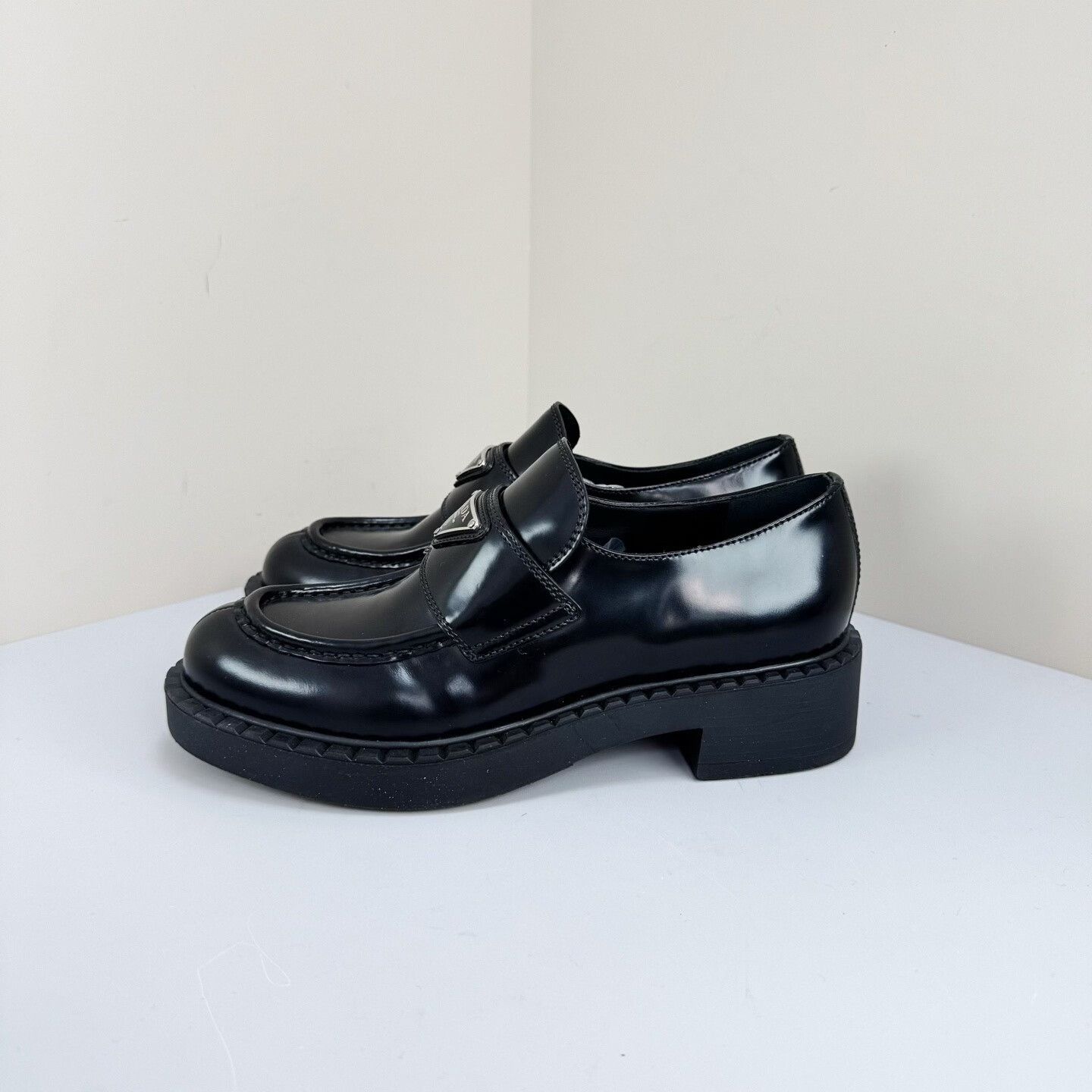 Prada prada black loafer shoes with triangle logo Size US 6 / IT 36 - 2 Thumbnail