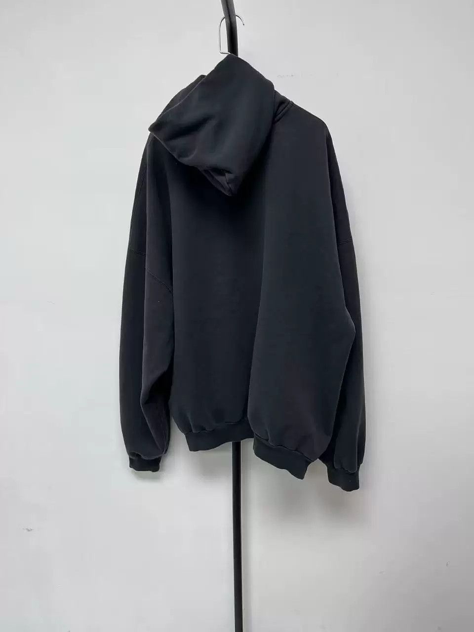Balenciaga balenciaga logo print black hooded sweatshirt Size US L / EU 52-54 / 3 - 3 Thumbnail