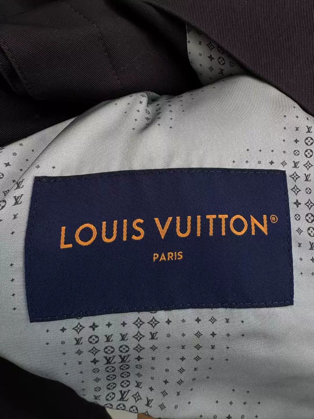 Louis Vuitton louis vuitton black beaded jacket coat Size US L / EU 52-54 / 3 - 4 Thumbnail