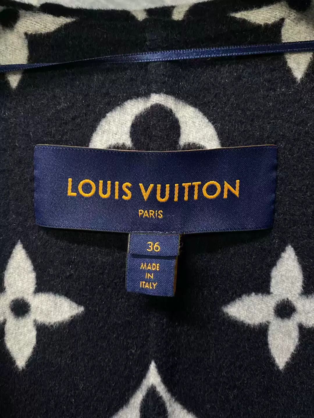 Louis Vuitton Louis Vuitton Double-Breasted Hooded Coat Size S / US 4 / IT 40 - 4 Thumbnail