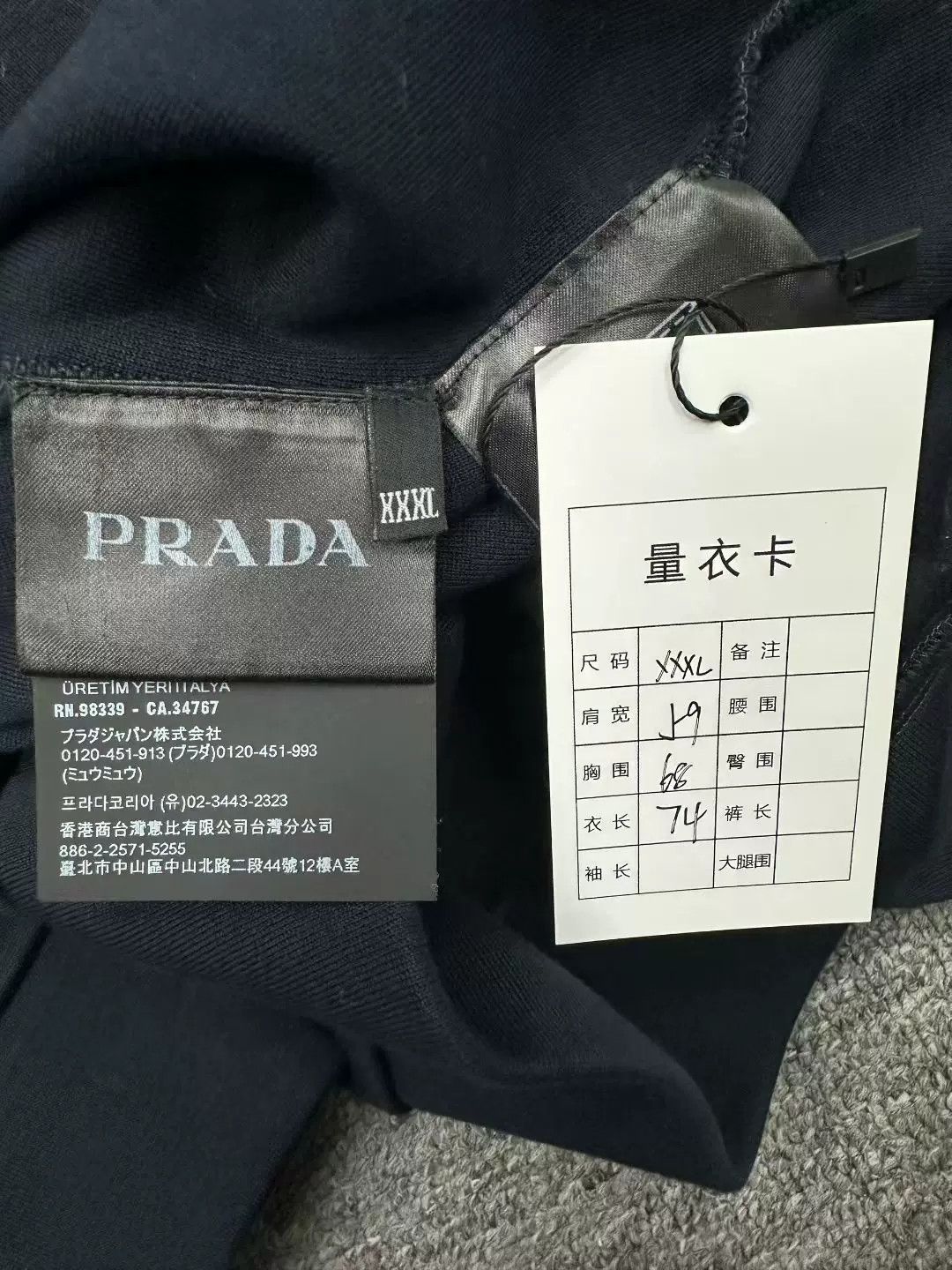 Prada prada black triangle logo sweatshirt Size US XXL / EU 58 / 5 - 3 Thumbnail