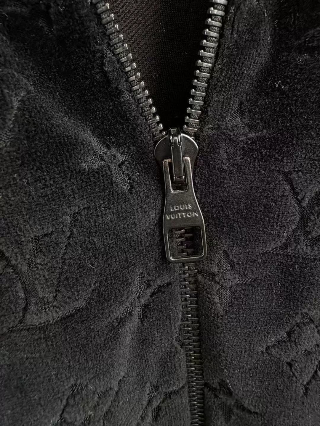 Louis Vuitton louis vuitton velour zip jacket in black Size US XL / EU 56 / 4 - 4 Thumbnail