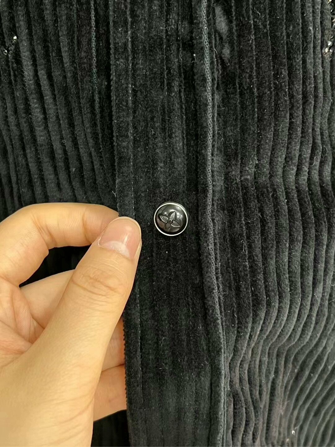 Louis Vuitton Louis Vuitton Rhinestone Shirt in Black Size US XXL / EU 58 / 5 - 4 Thumbnail