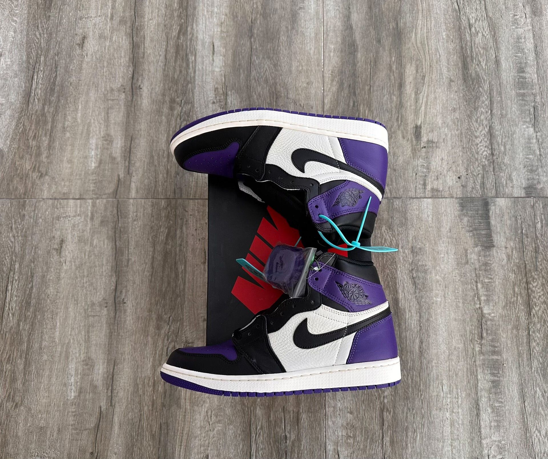 Jordan Brand air jordan 1 retro high court purple Size US 10.5 / EU 43-44 - 3 Thumbnail