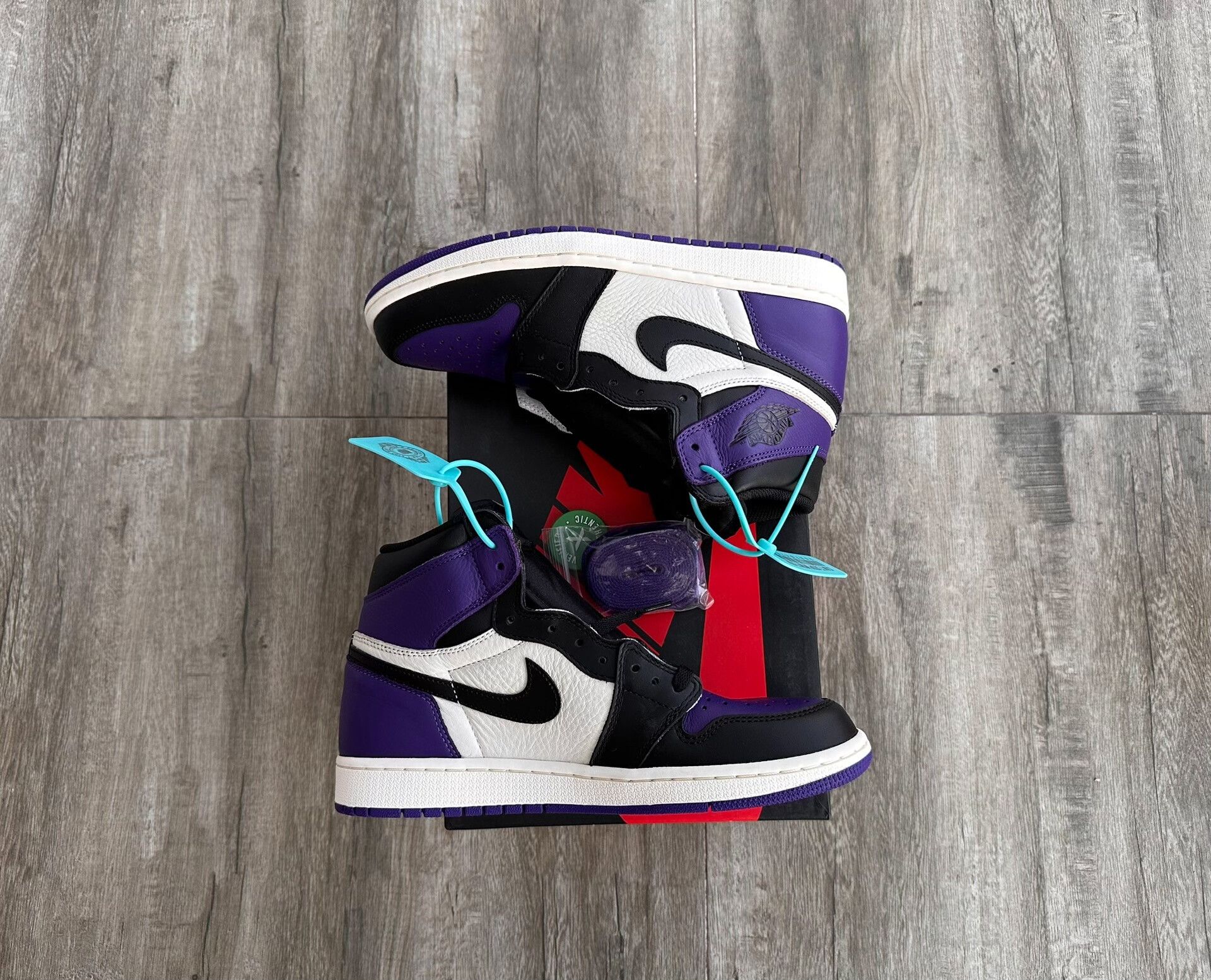 Jordan Brand air jordan 1 retro high court purple Size US 10.5 / EU 43-44 - 4 Thumbnail