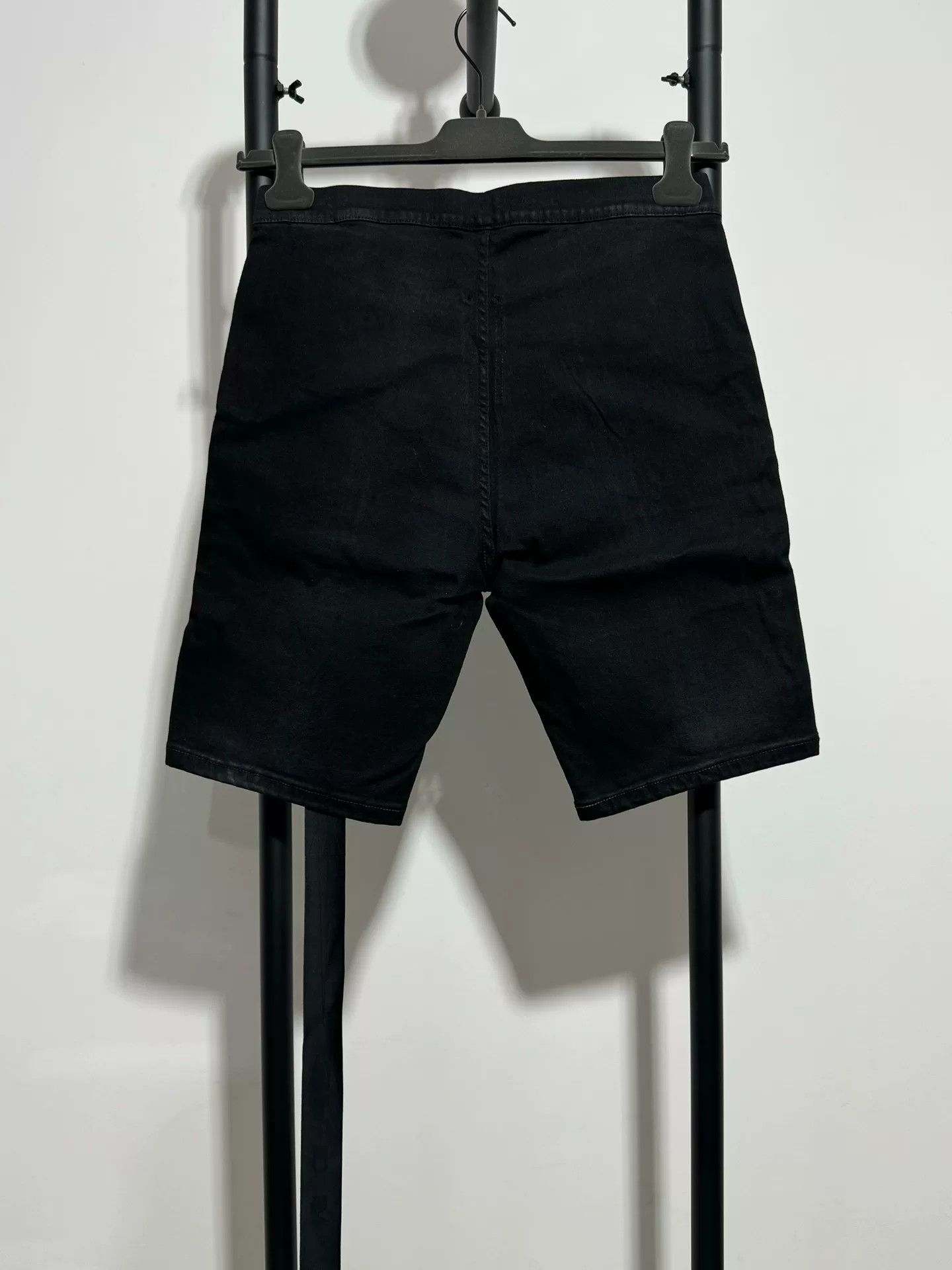 Rick Owens rick owens women's black waxed shorts Size 42" / US 20 - 2 Thumbnail