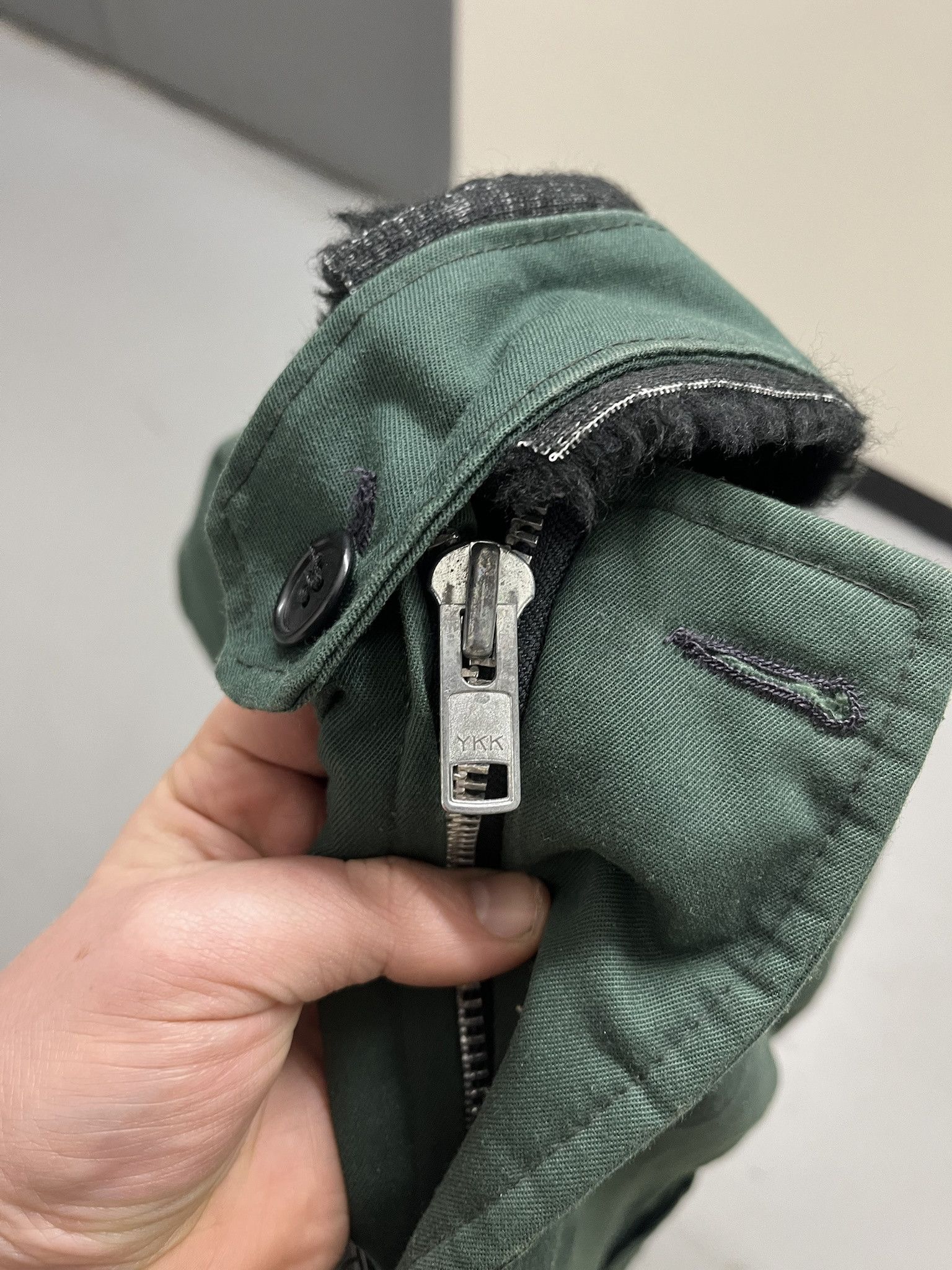 Carhartt × Vintage Vintage 1980s Green Civilian B-9 Parka Size XL Size US XL / EU 56 / 4 - 6 Thumbnail