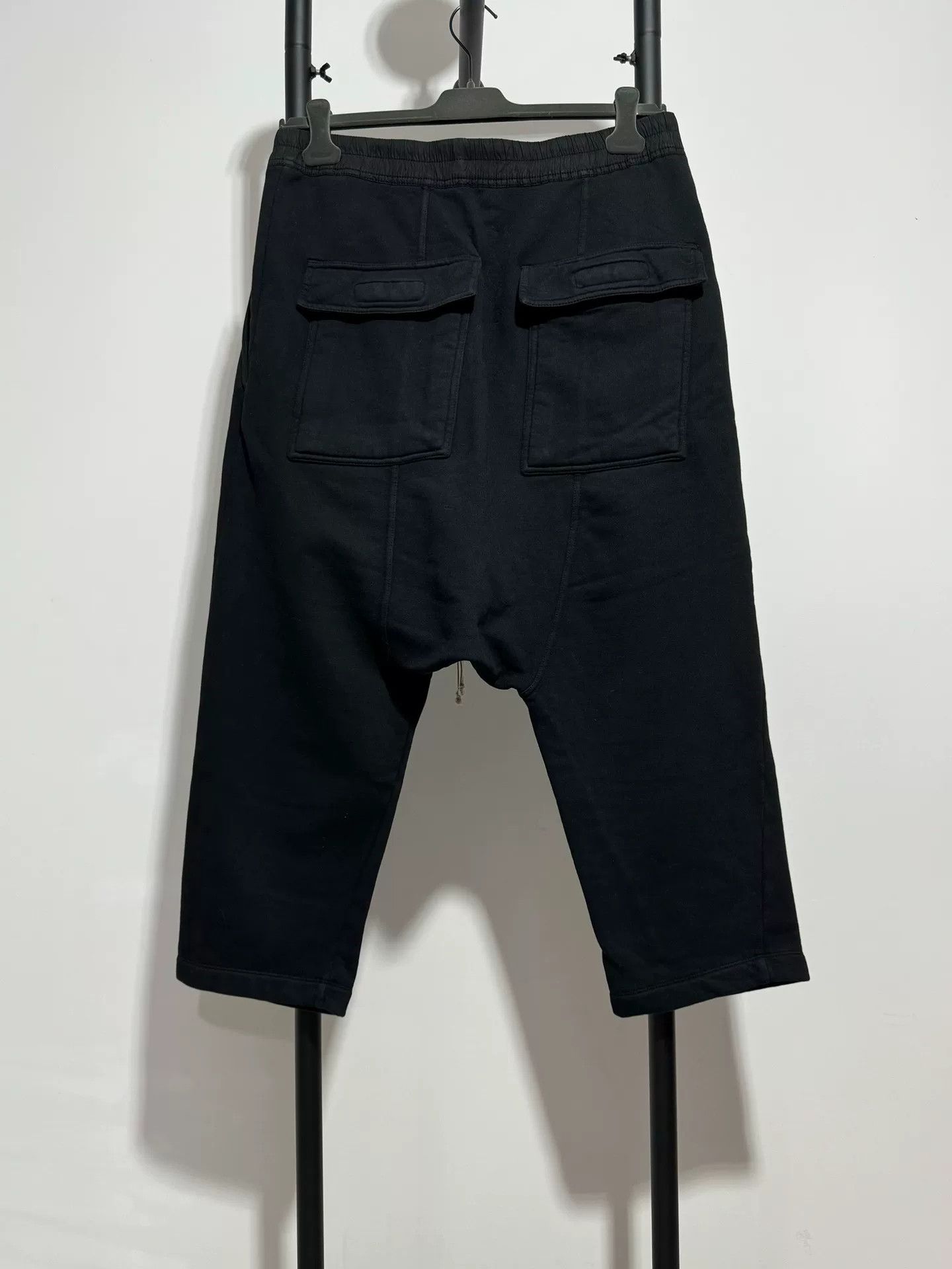Rick Owens rick owens black cropped sweatpants with drawstring Size US 34 / EU 50 - 2 Thumbnail