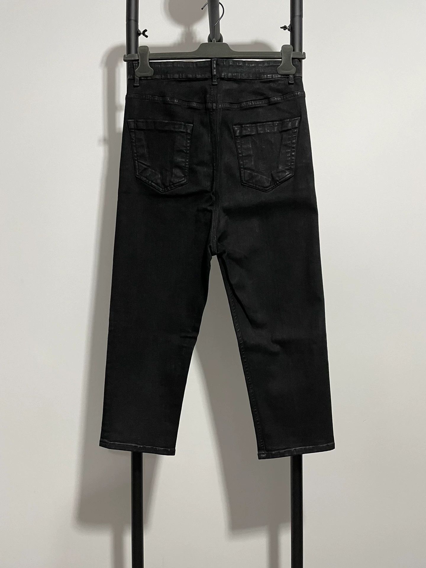 Rick Owens rick owens cropped black waxed pants Size US 29 - 2 Thumbnail