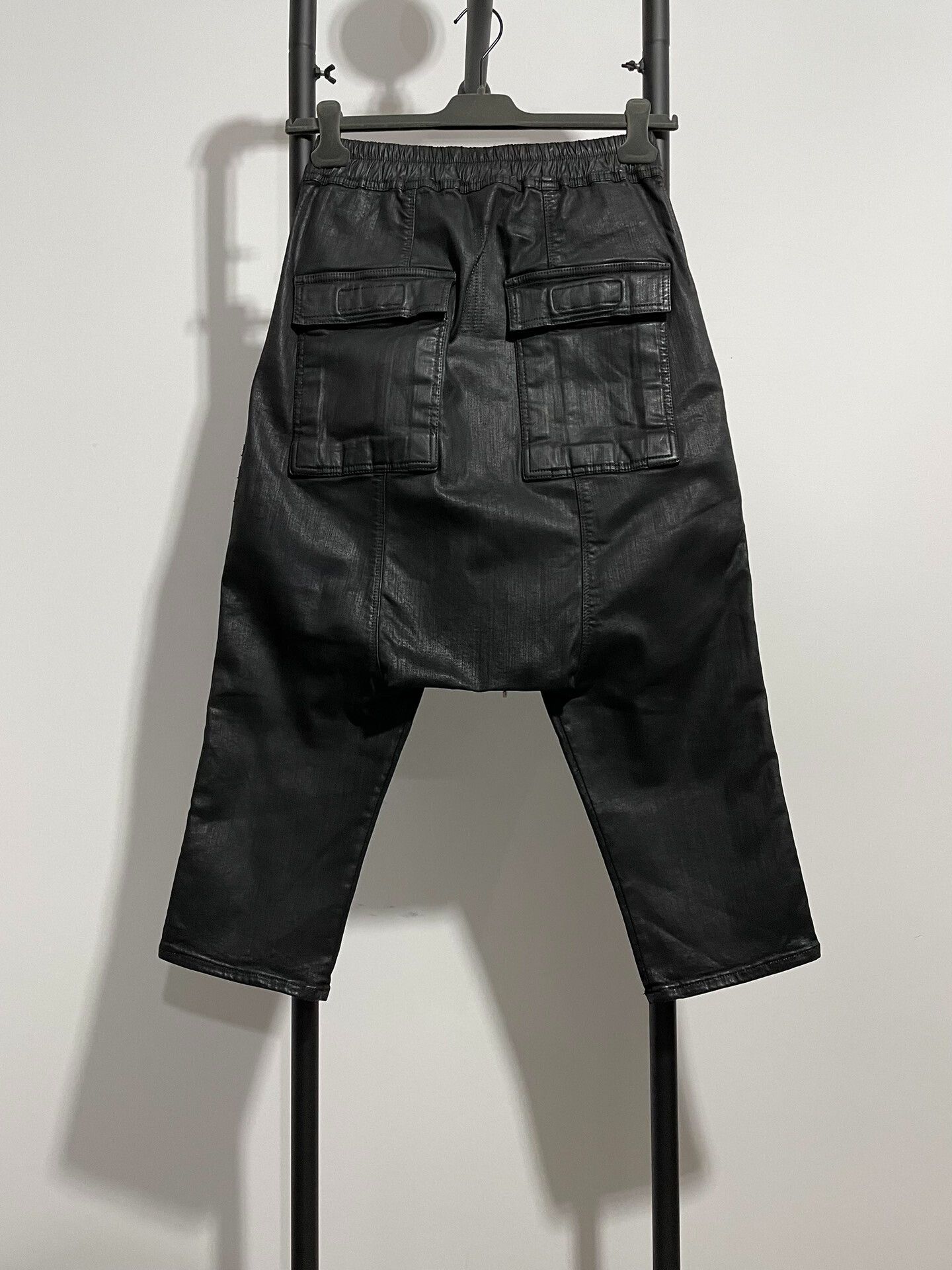 Rick Owens rick owens ro waxed fabric cropped pants Size US 26 / EU 42 - 2 Thumbnail