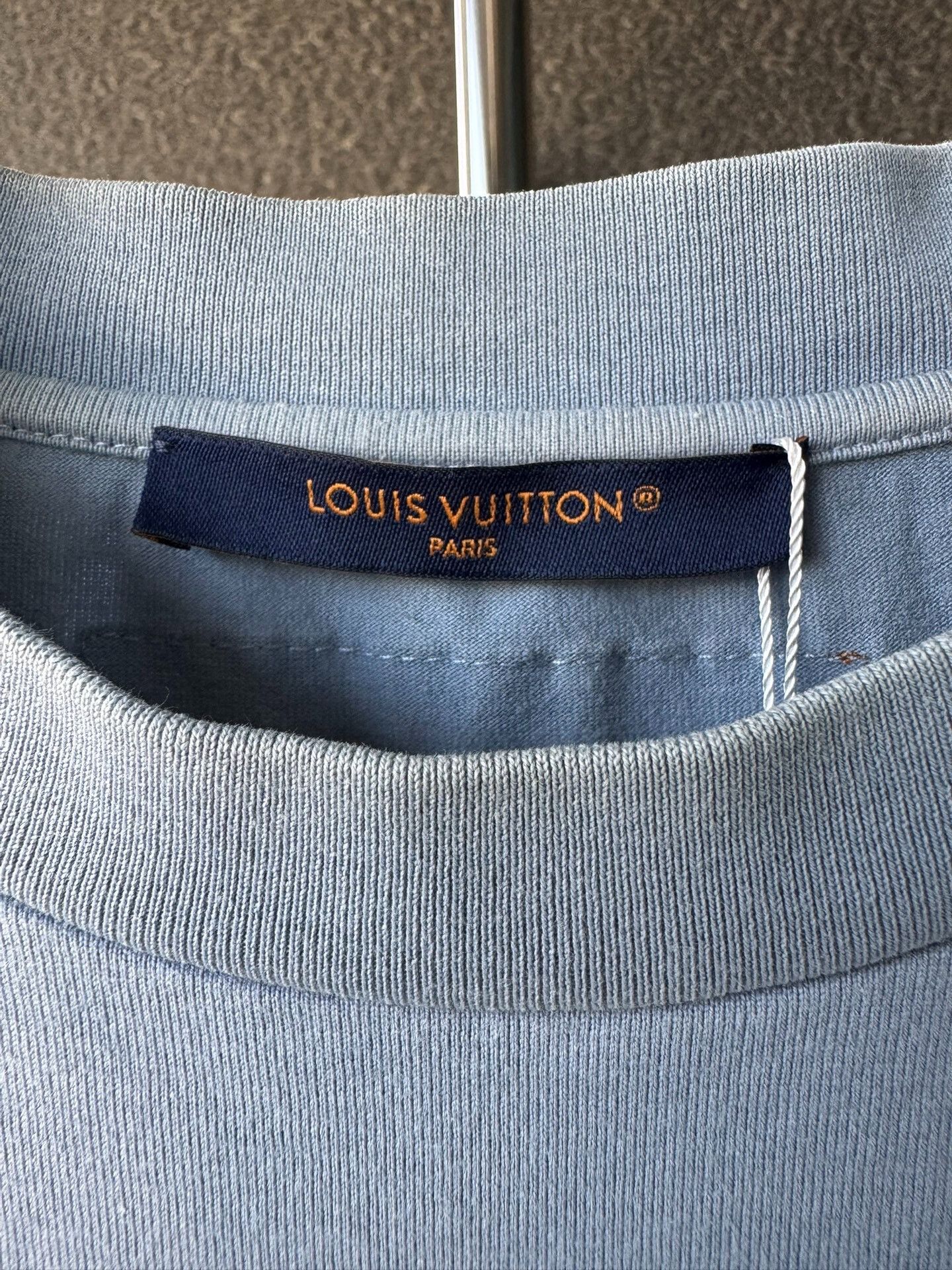 Louis Vuitton louis vuitton logo short sleeve shirt Size US XL / EU 56 / 4 - 7 Thumbnail