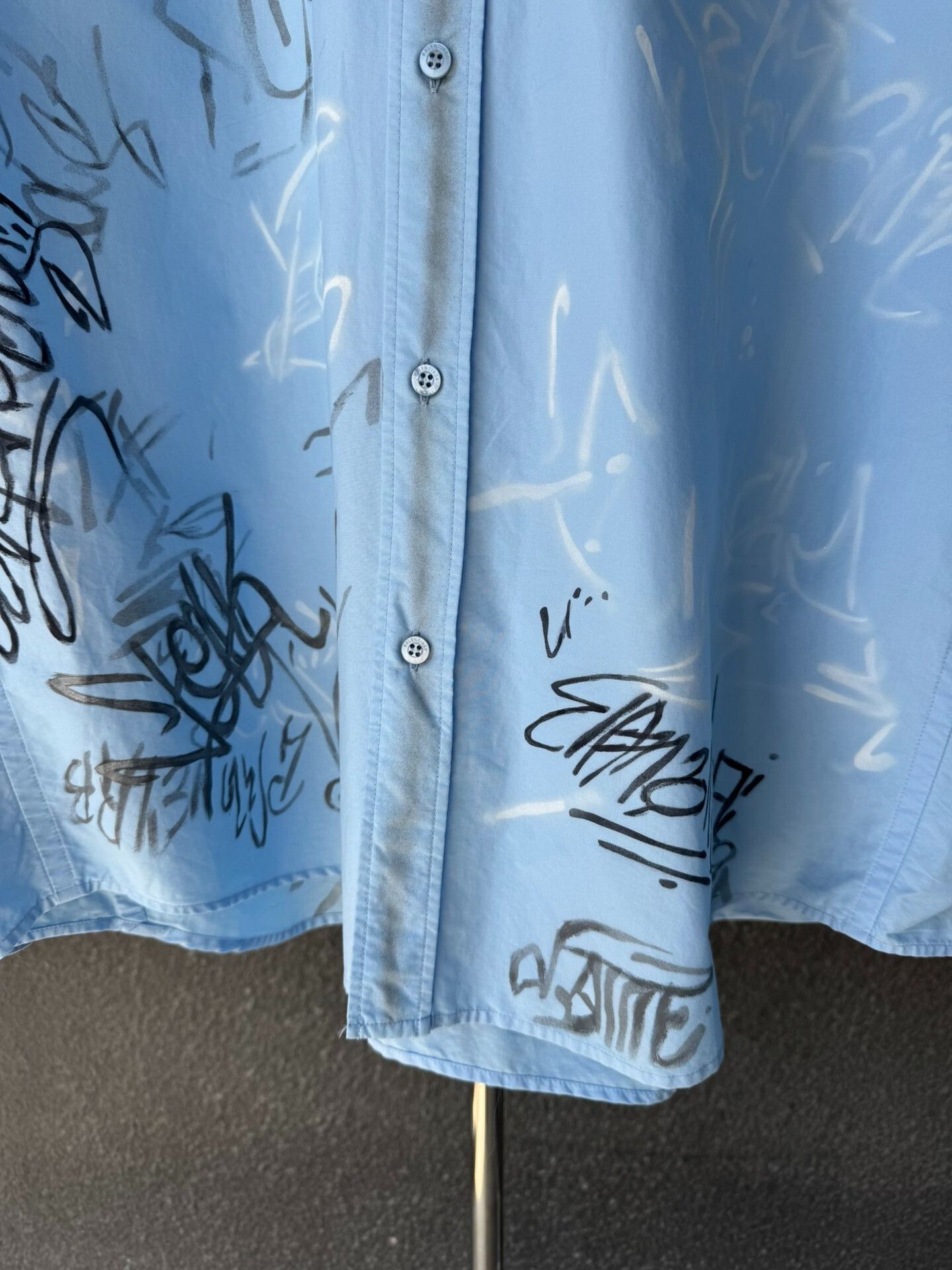Balenciaga Balenciaga Graffiti Shirt Size 2 Secondhand Size S / US 4 / IT 40 - 4 Thumbnail