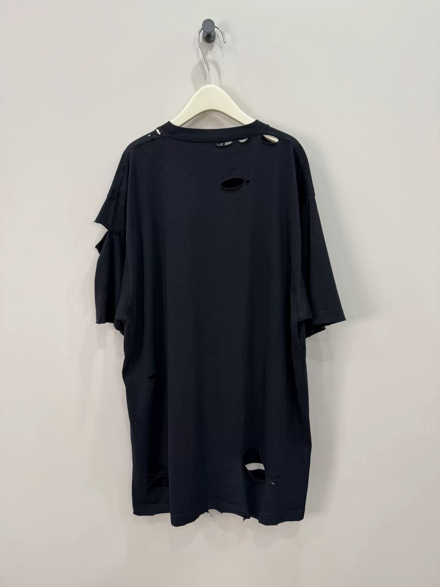 Balenciaga Balenciaga Distressed Print Short Sleeve T-shirt Size US S / EU 44-46 / 1 - 2 Thumbnail