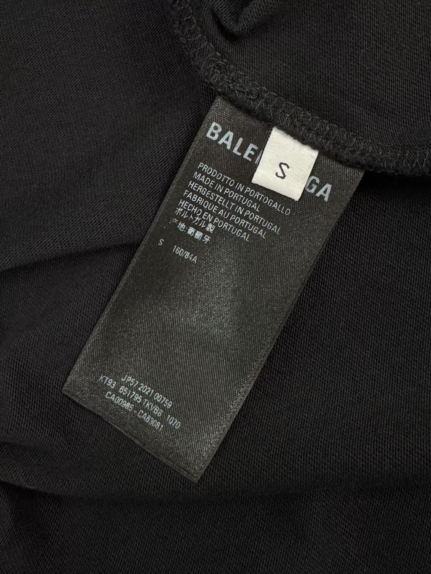 Balenciaga Balenciaga Distressed Print Short Sleeve T-shirt Size US S / EU 44-46 / 1 - 8 Thumbnail