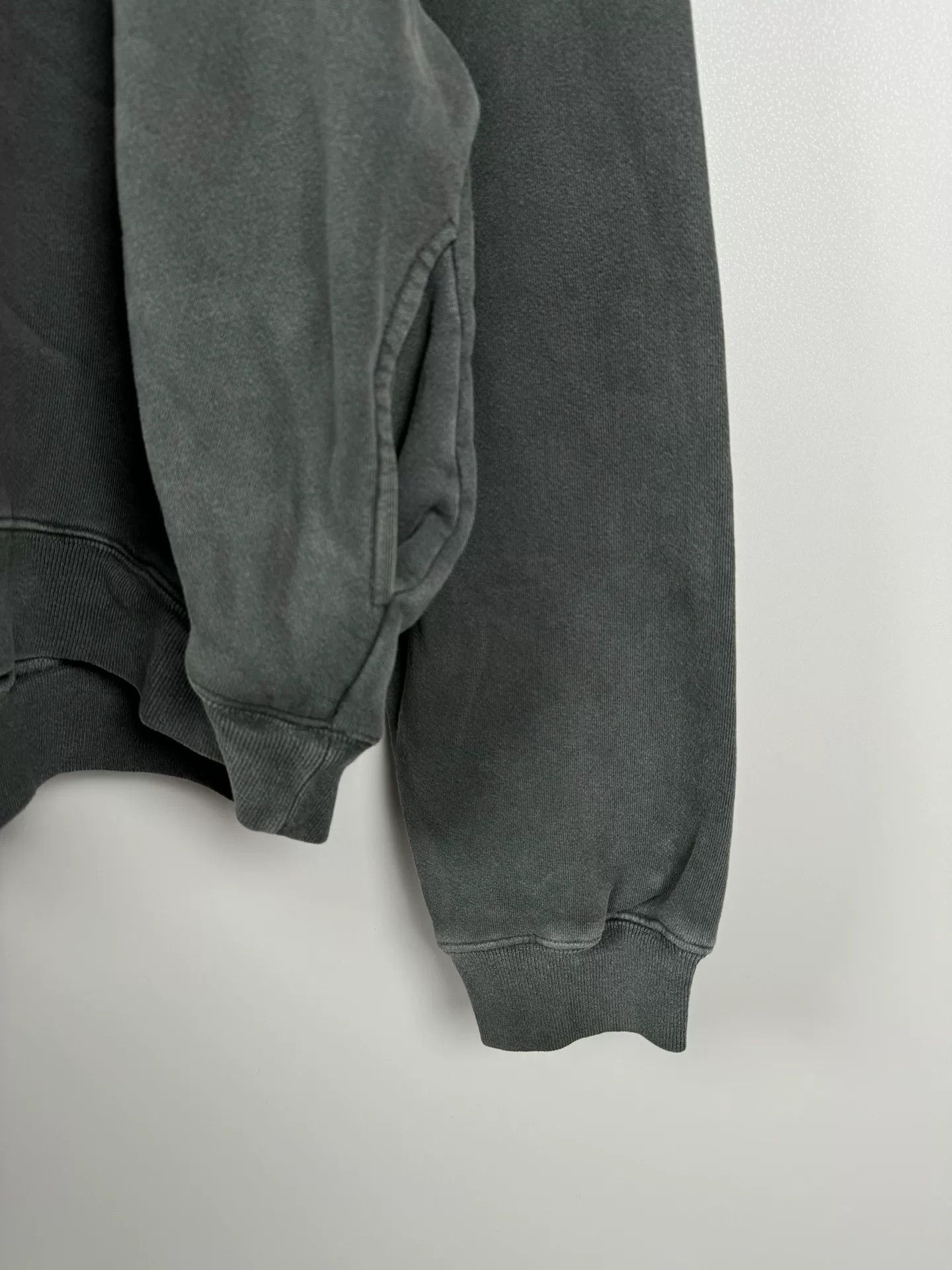 Yeezy yeezy born again hoodie size L gently used Size US L / EU 52-54 / 3 - 5 Thumbnail