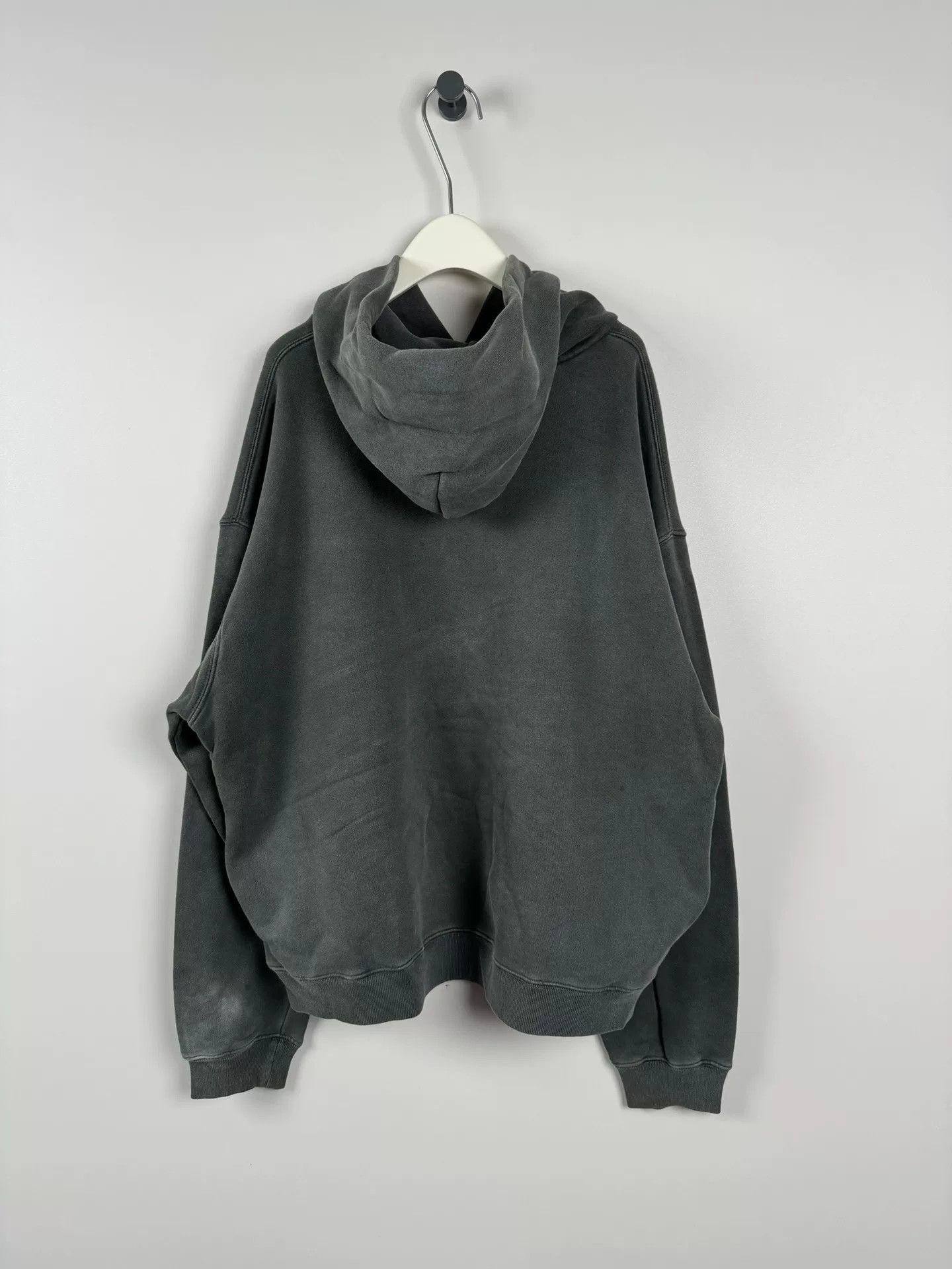 Yeezy yeezy born again hoodie size L gently used Size US L / EU 52-54 / 3 - 2 Thumbnail