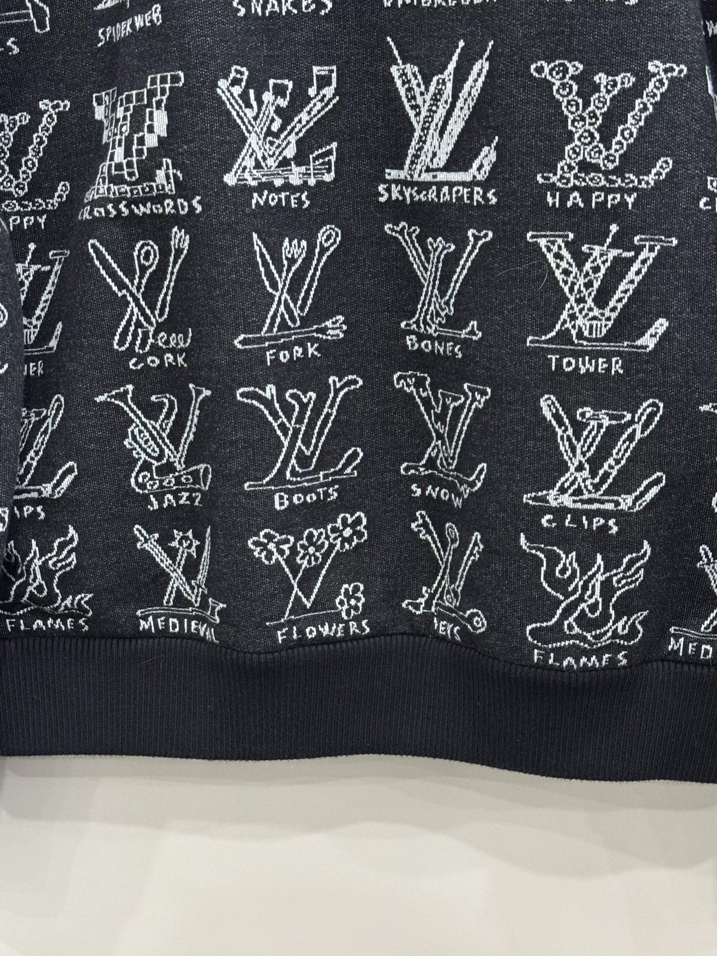 Louis Vuitton louis vuitton printed zip-up jacket size s Size US S / EU 44-46 / 1 - 6 Thumbnail