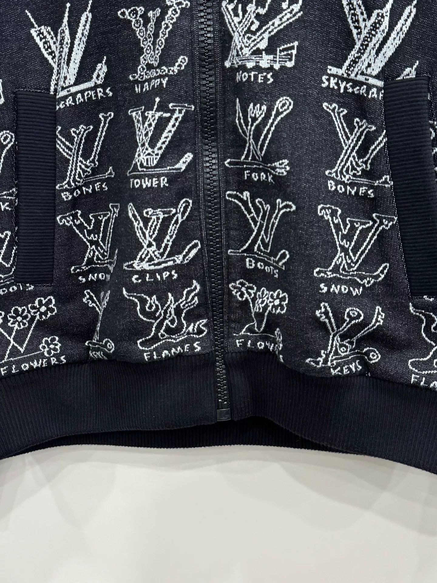 Louis Vuitton louis vuitton printed zip-up jacket size s Size US S / EU 44-46 / 1 - 4 Thumbnail