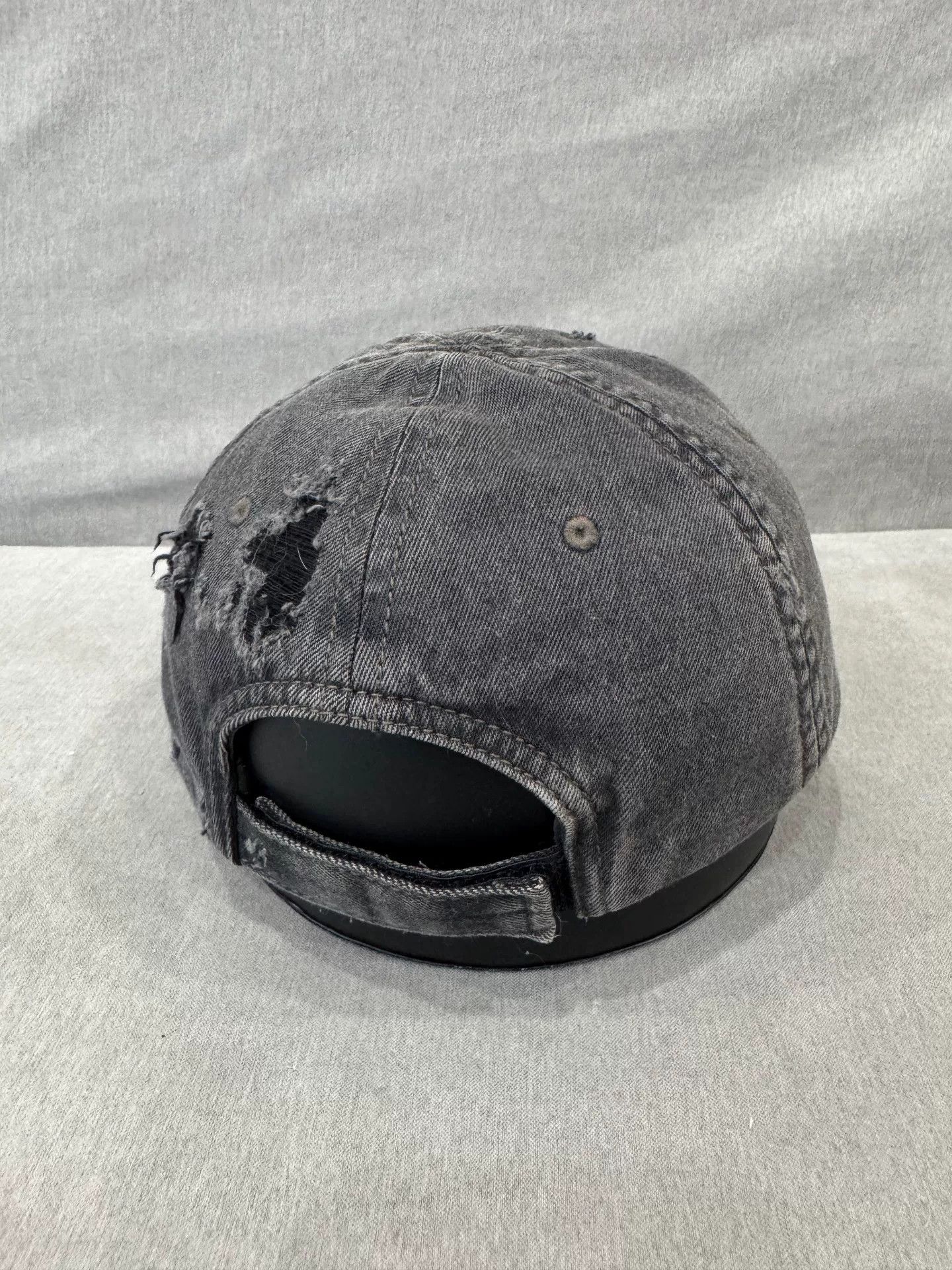 Balenciaga balenciaga distressed embroidery baseball cap Size ONE SIZE - 3 Thumbnail