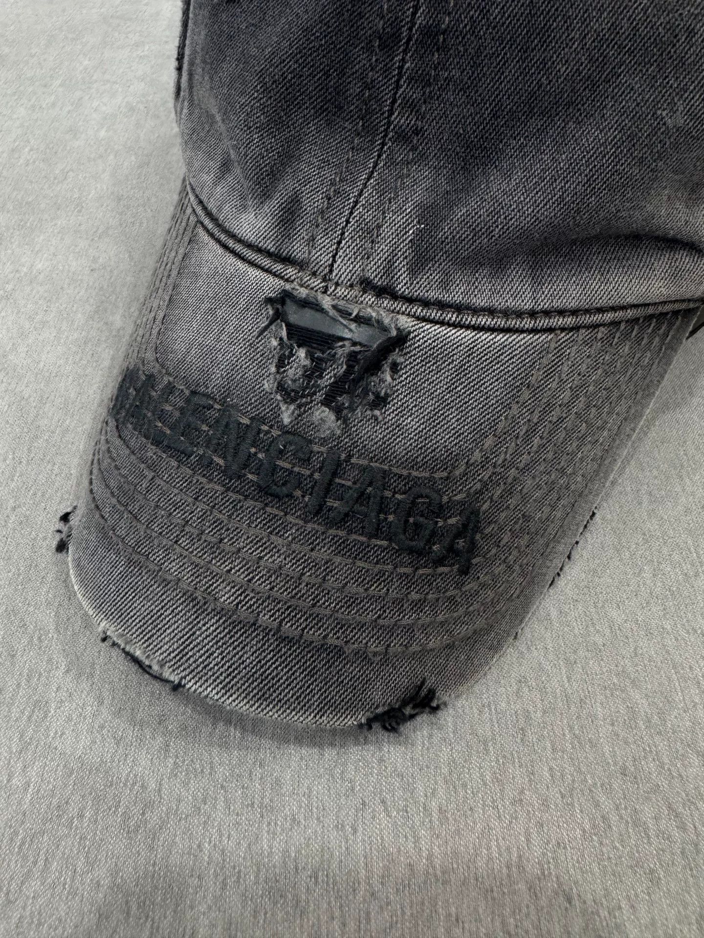 Balenciaga balenciaga distressed embroidery baseball cap Size ONE SIZE - 4 Thumbnail