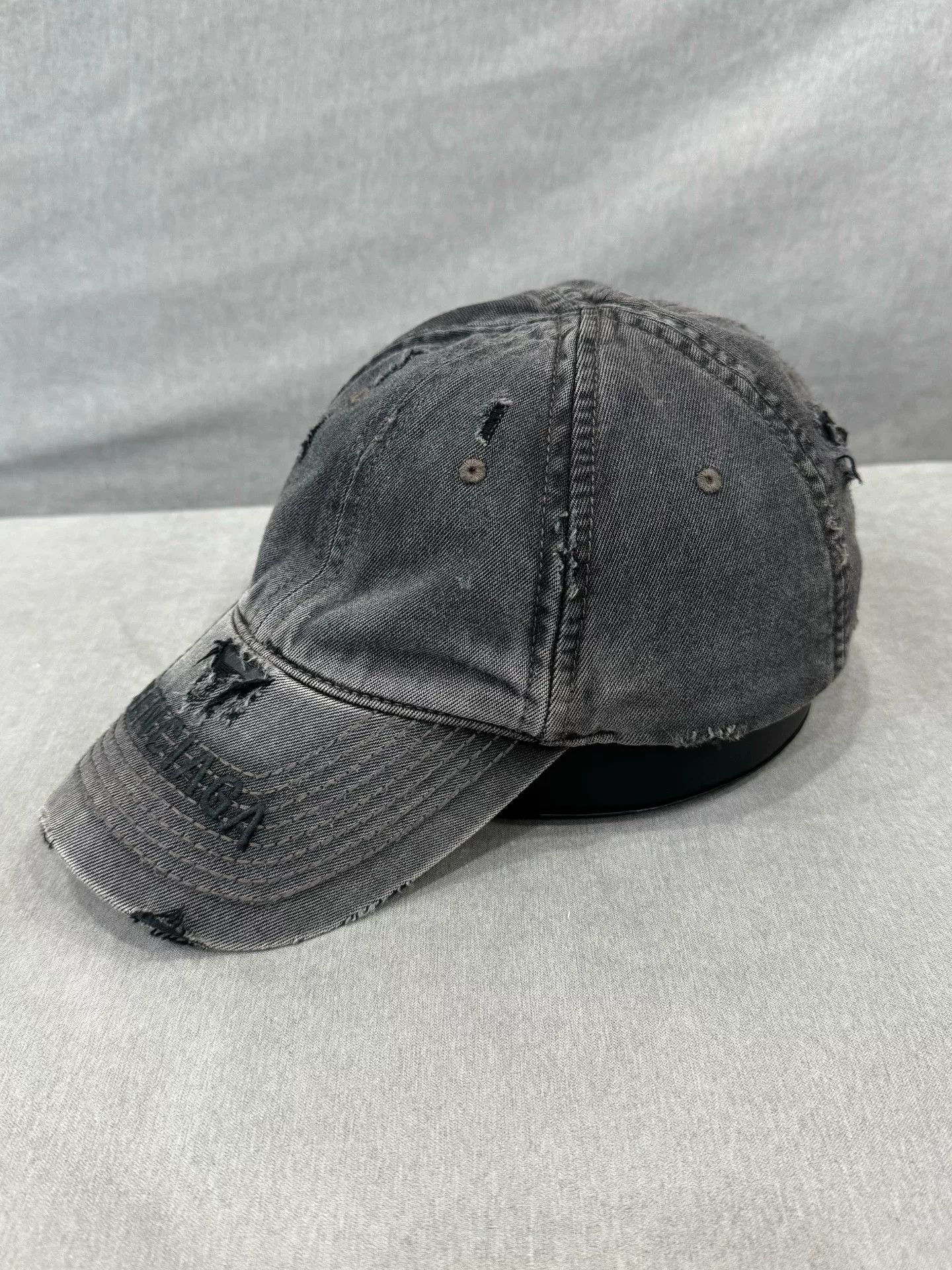 Balenciaga balenciaga distressed embroidery baseball cap Size ONE SIZE - 2 Thumbnail