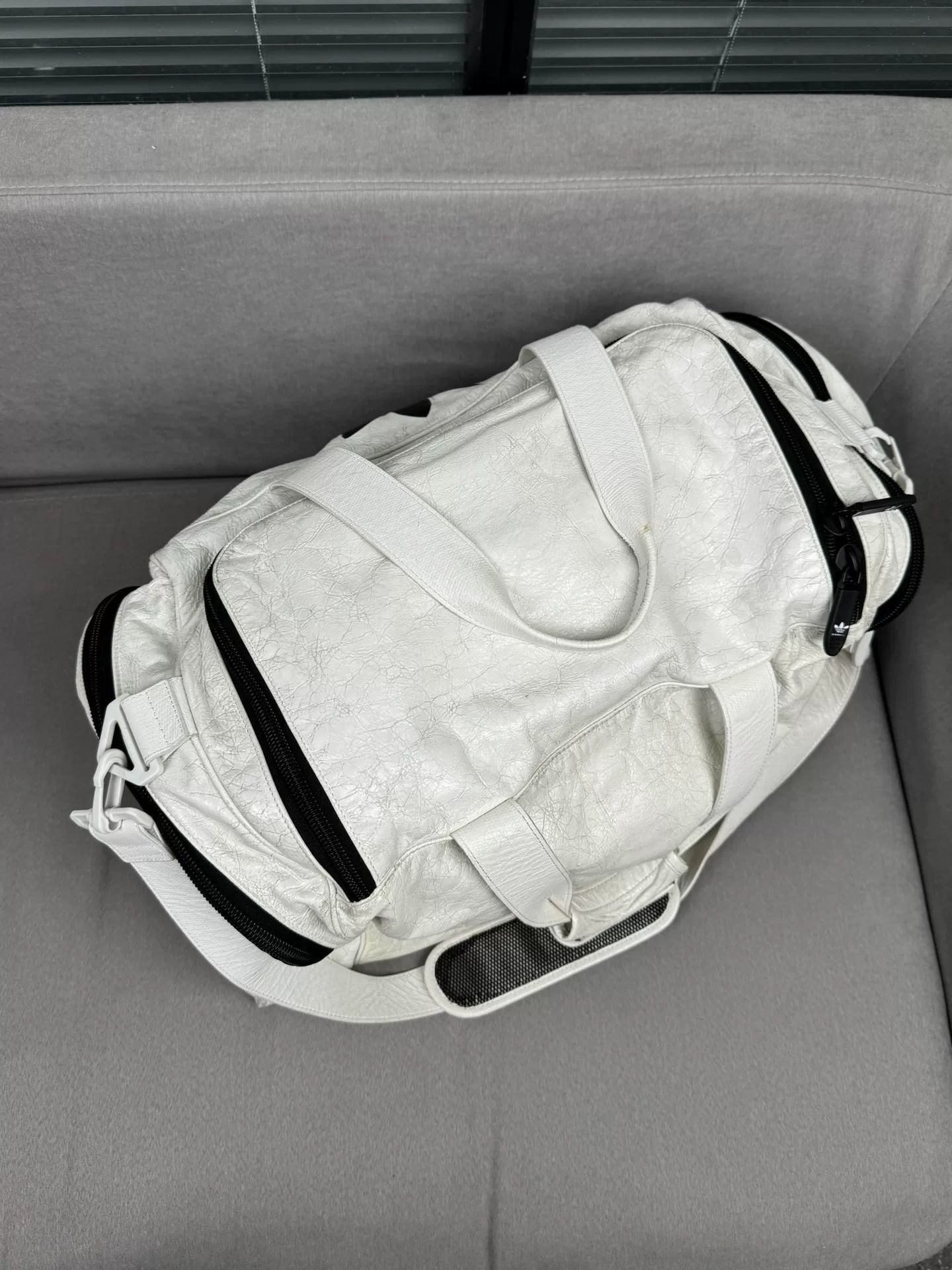 Balenciaga Balenciaga Adidas White Crossbody Travel Bag Size ONE SIZE - 6 Thumbnail