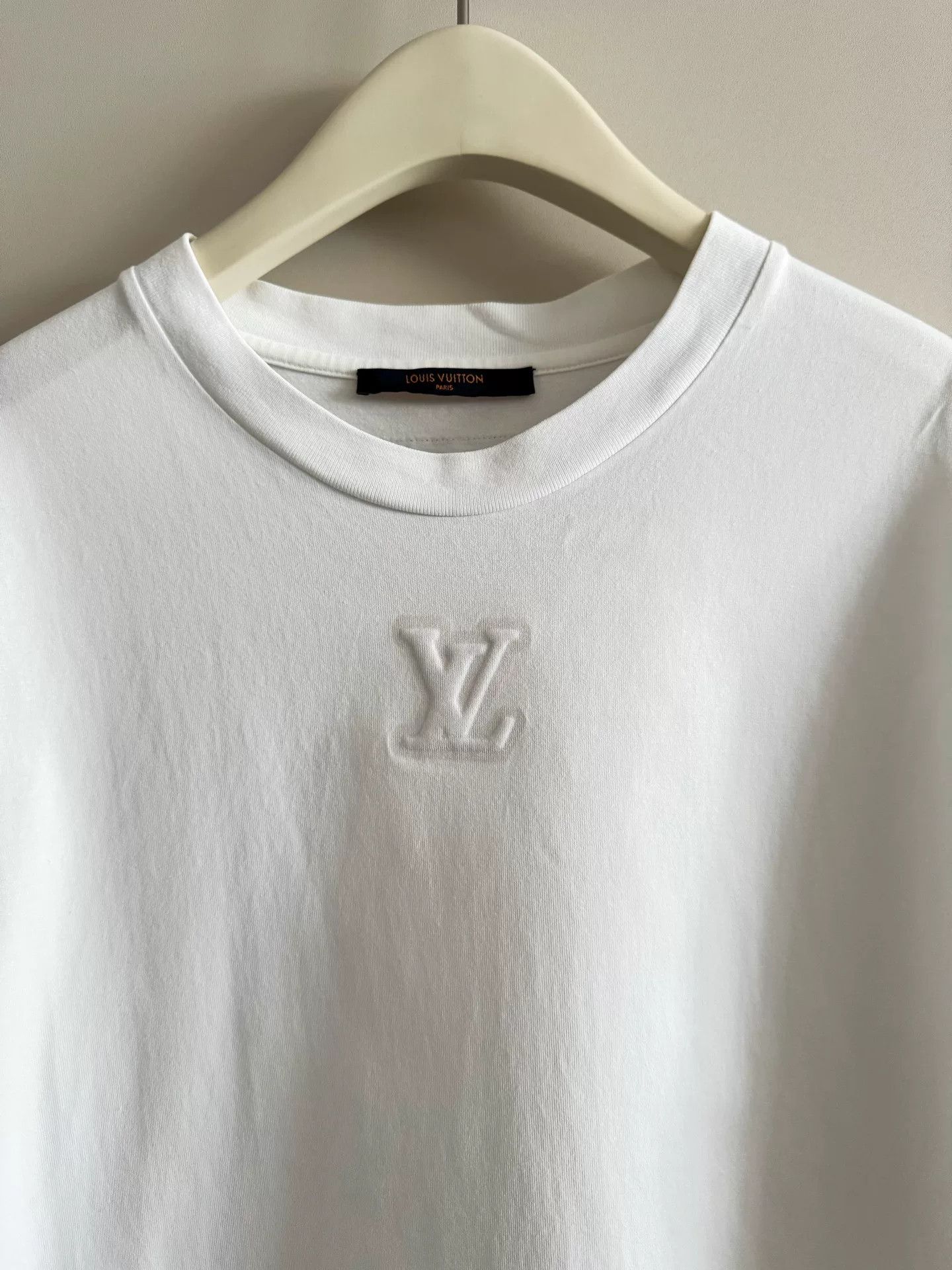 Louis Vuitton louis vuitton embossed logo short sleeve t-shirt Size US XL / EU 56 / 4 - 3 Thumbnail
