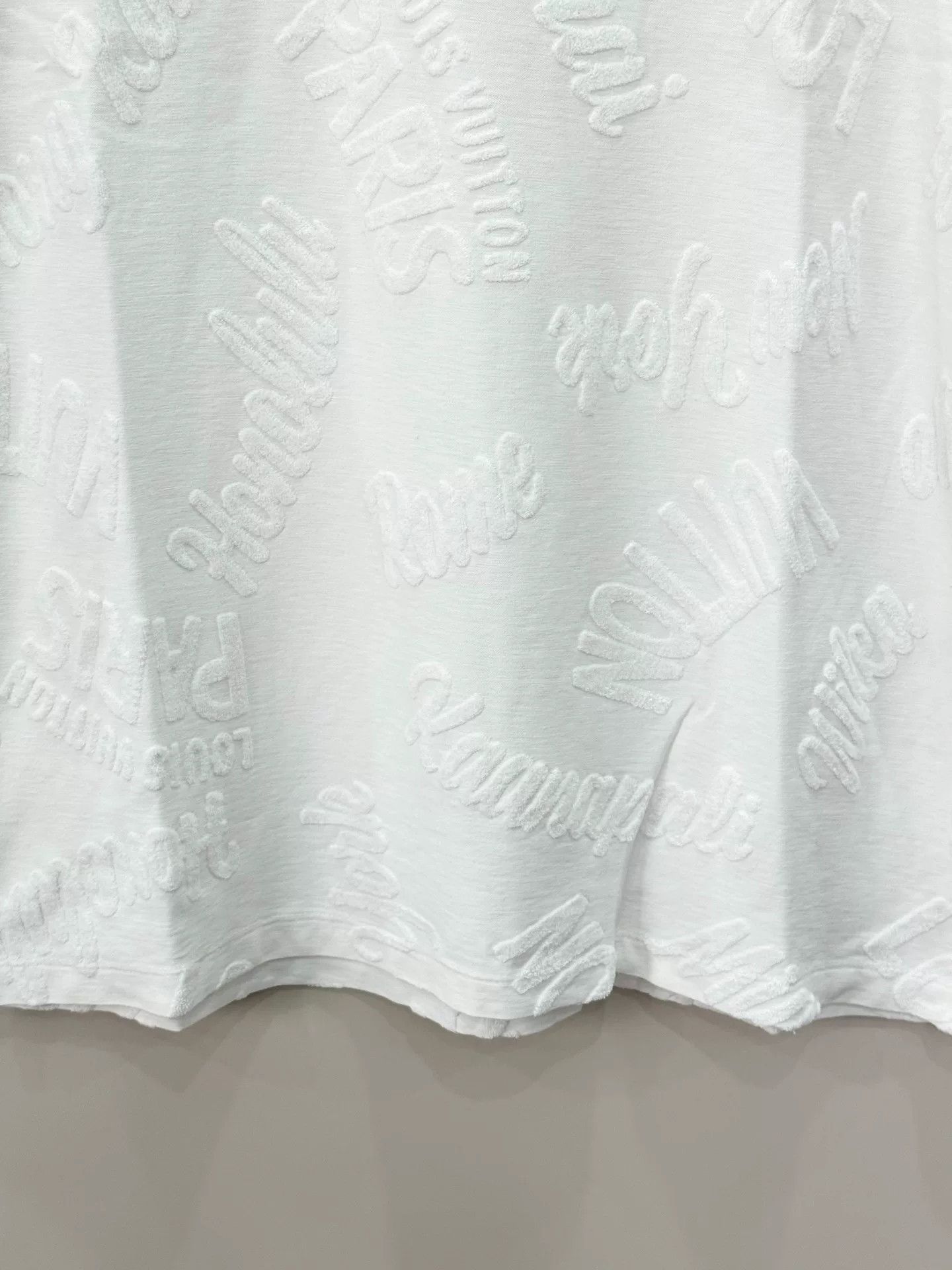 Louis Vuitton Louis Vuitton Embossed Short Sleeve T-Shirt Size US XL / EU 56 / 4 - 4 Thumbnail