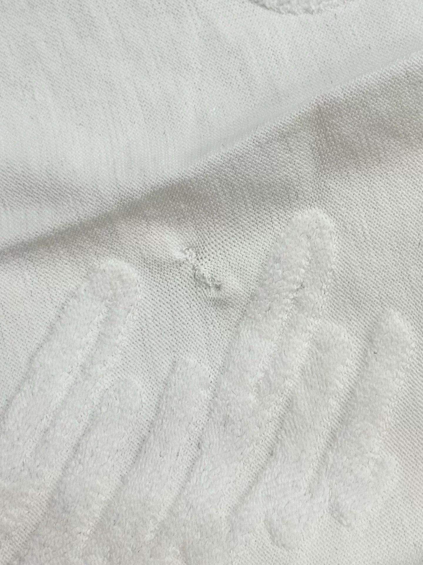 Louis Vuitton Louis Vuitton Embossed Short Sleeve T-Shirt Size US XL / EU 56 / 4 - 6 Thumbnail